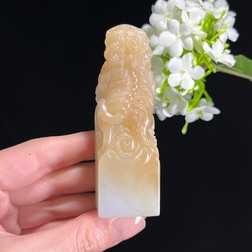 新疆天然和田玉糖白玉“糖狮镇印”狮子雕刻印章（yc312506）