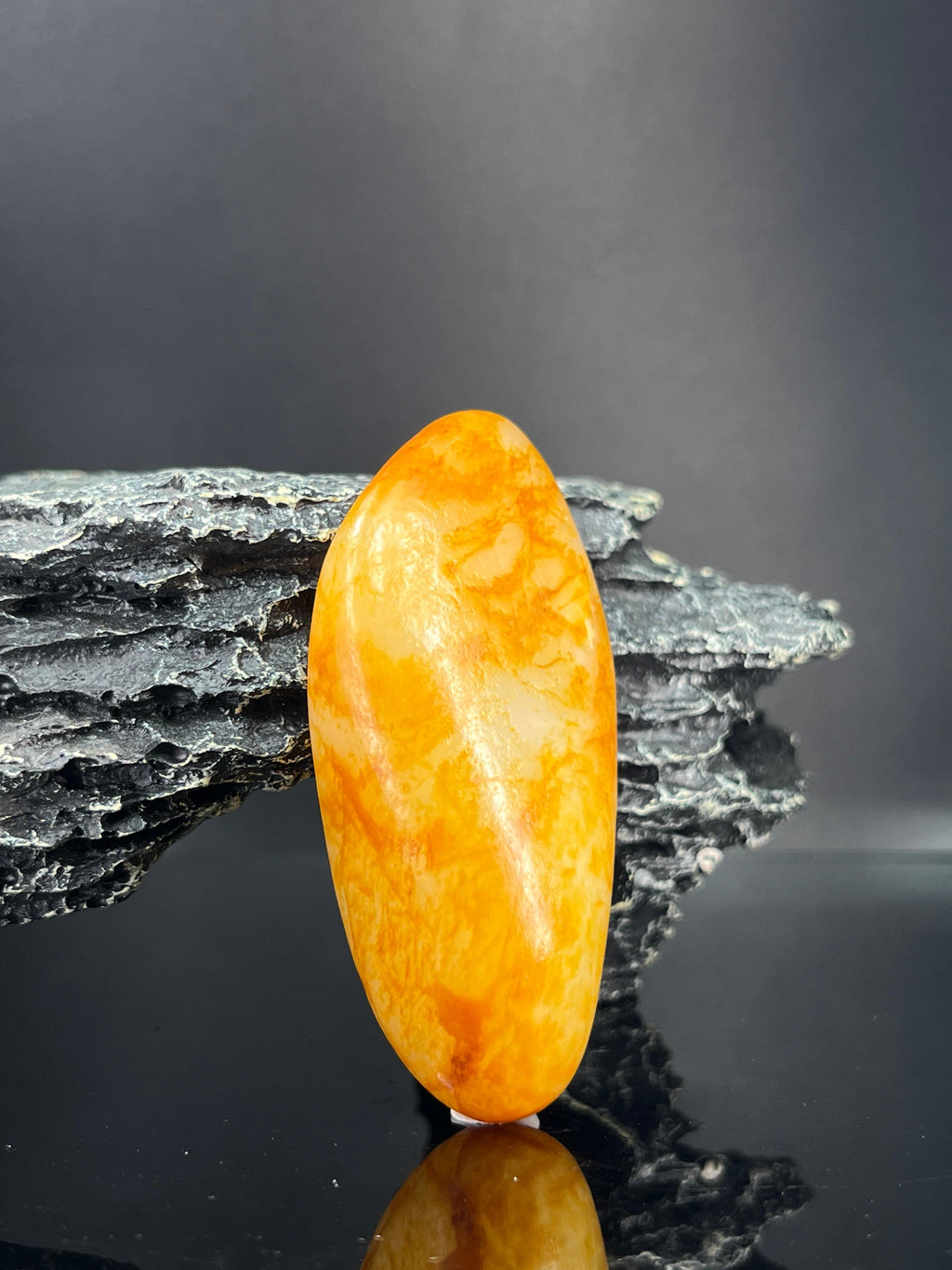 新疆和田白玉沁色洒红皮手把件籽料原石（yc240406）