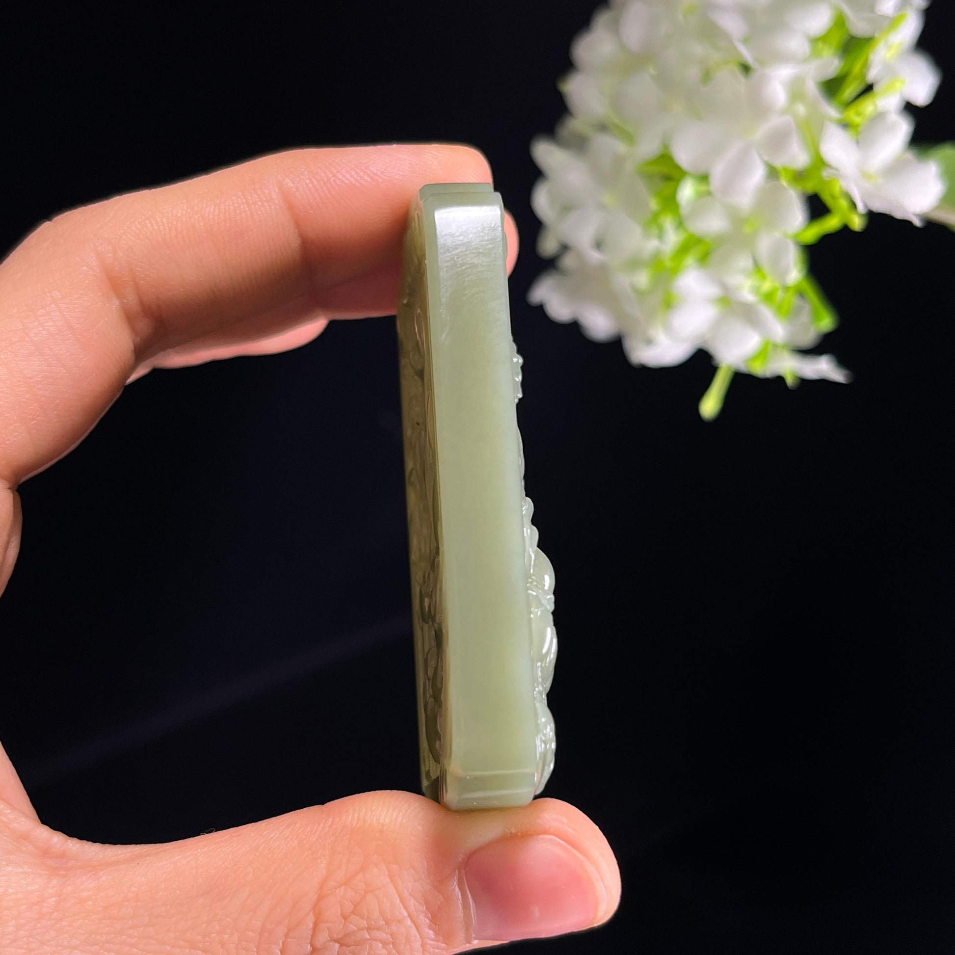 新疆天然和田玉沙枣青观音雕刻挂件（yc353793）