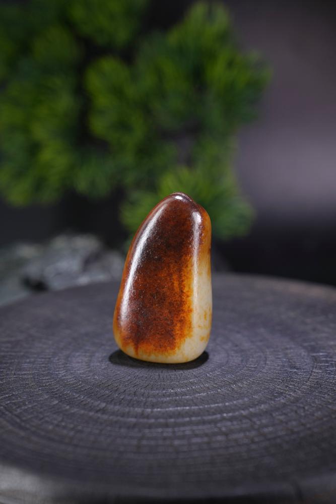 新疆和田玉聚红皮籽料原石手把件（yc224129）