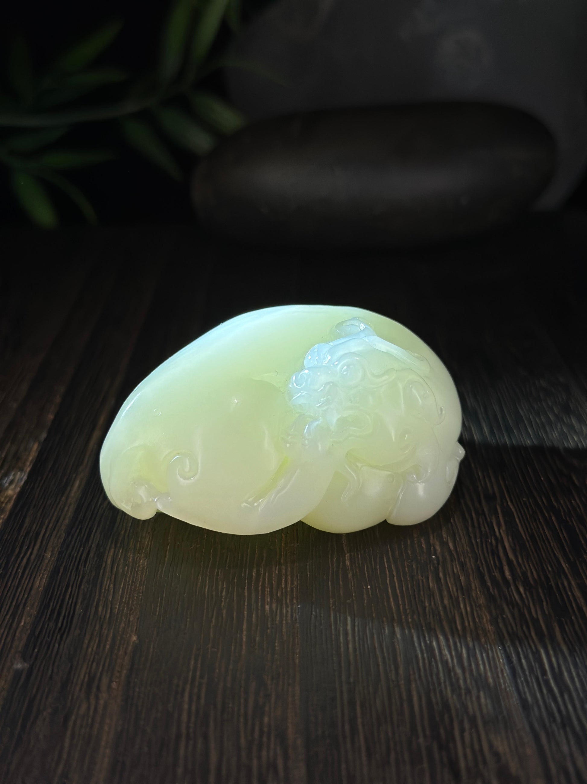 和田玉精品白玉回首貔貅手把件（yc703077）