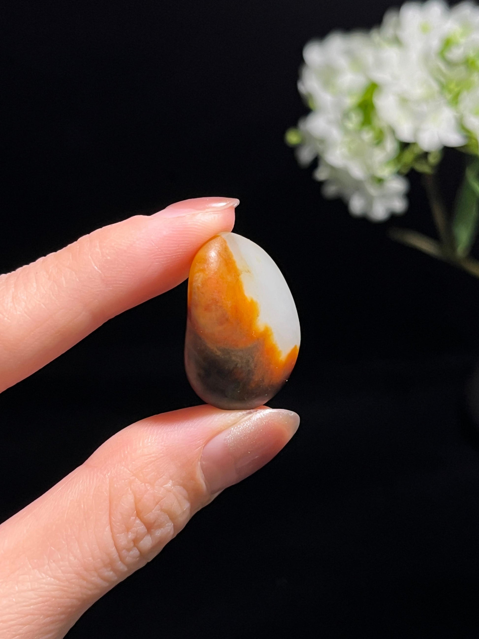 新疆和田玉聚黑红皮籽料原石（yc250768）