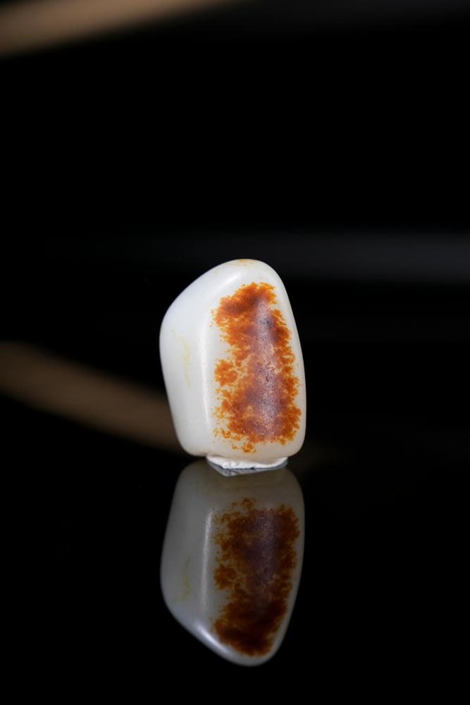 新疆天然和田玉籽料原石聚红皮精品挂件（yc234134）