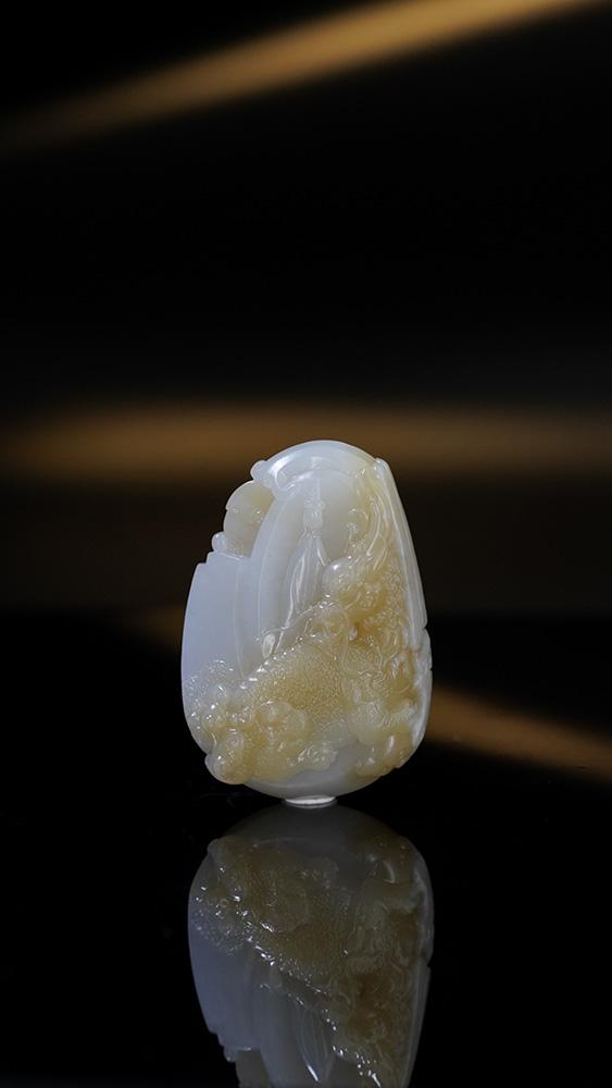 和田玉籽料糖白料麒麟雕件（yc249916）