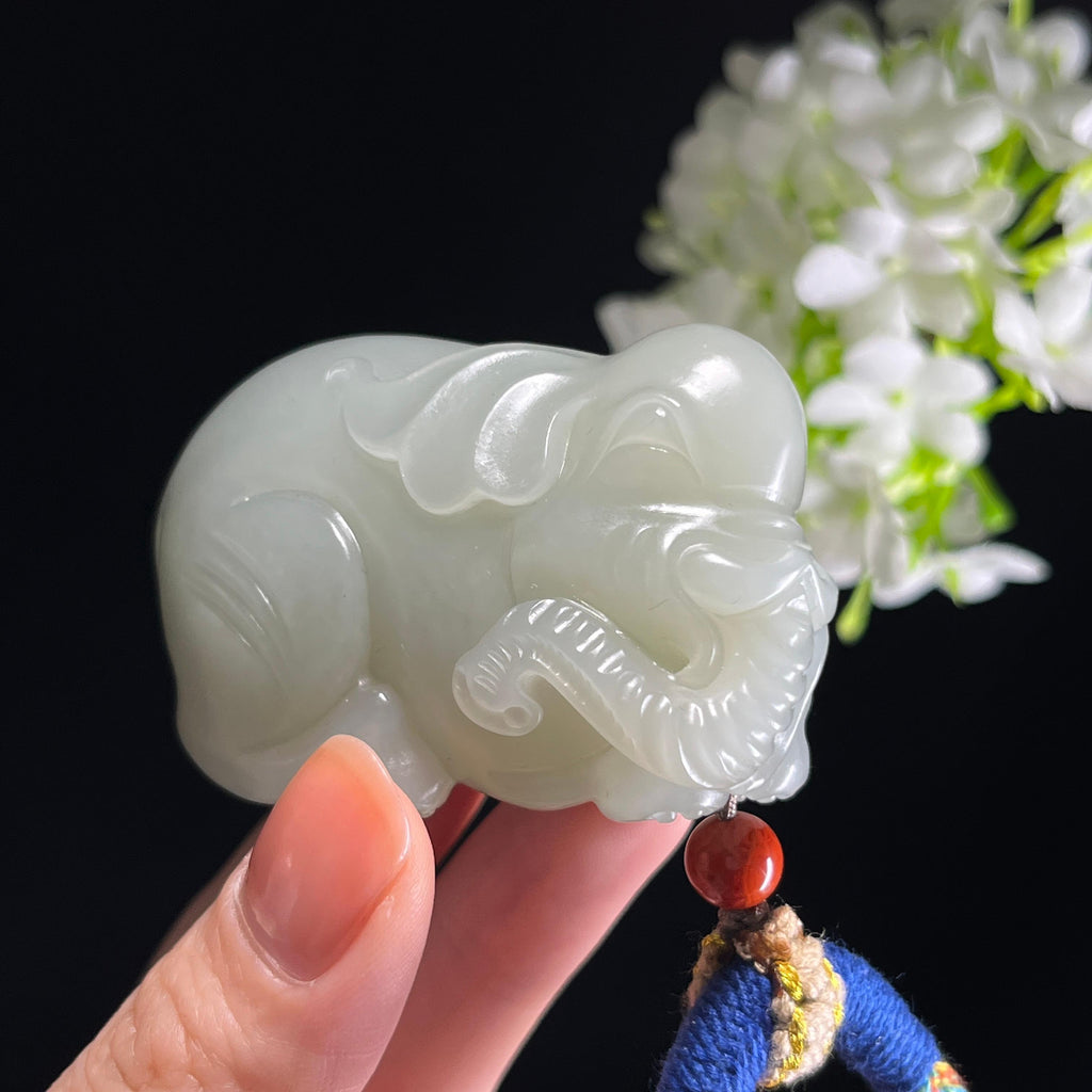 和田玉青白玉“象稳行远”象雕刻把件（yc349567）