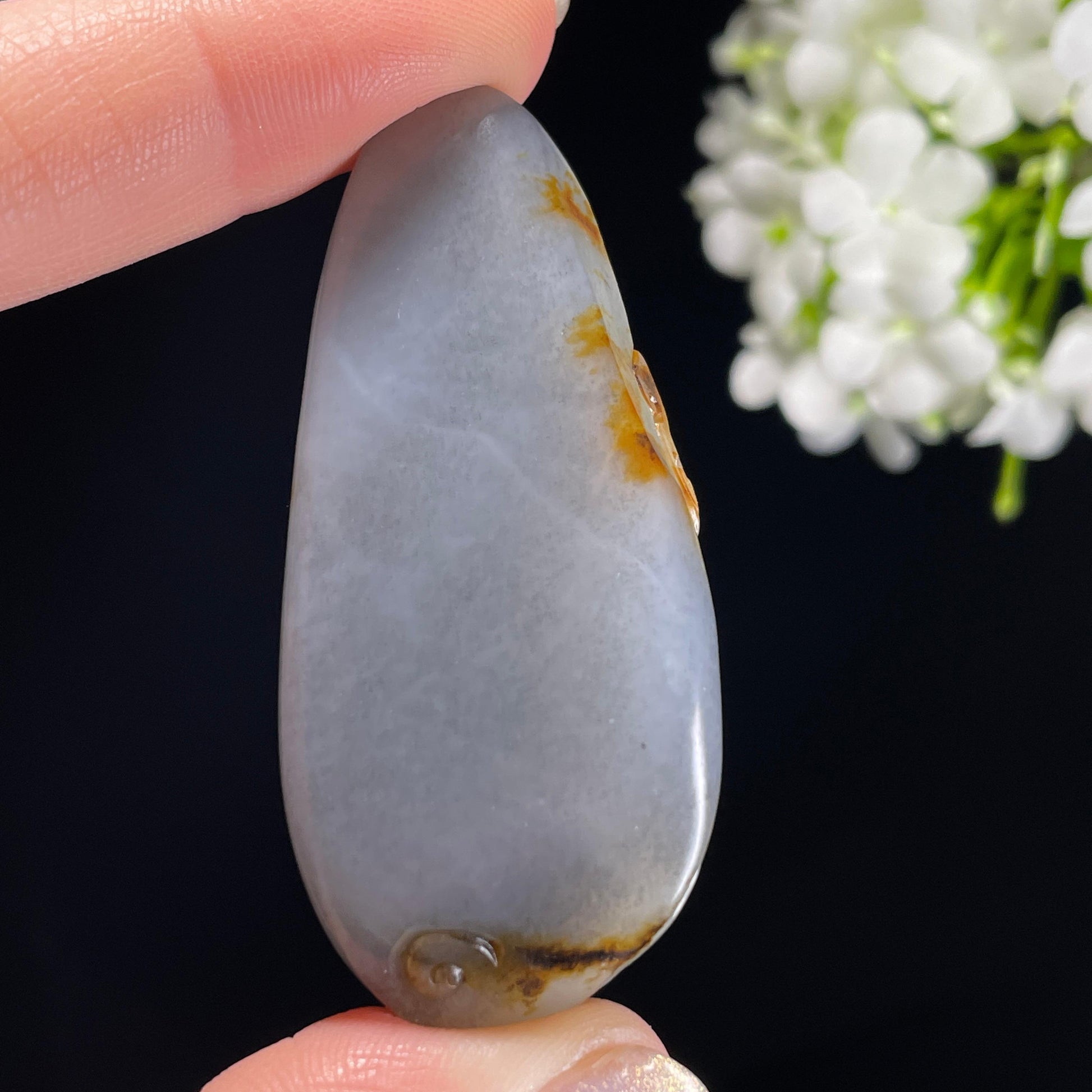 和田玉青花籽料聚黄皮“福泽龙庭”观音雕刻挂件（yc325624）