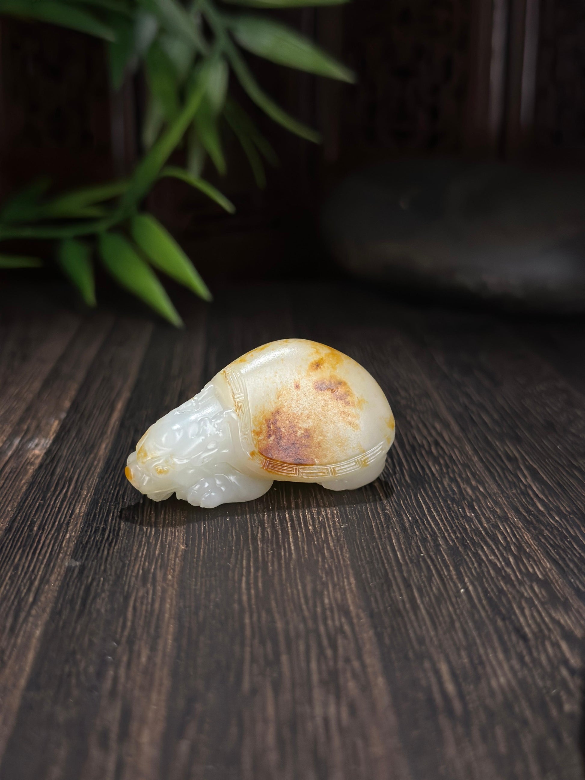 新疆和田玉精品白玉洒金皮籽料龙龟挂件（yc712173）