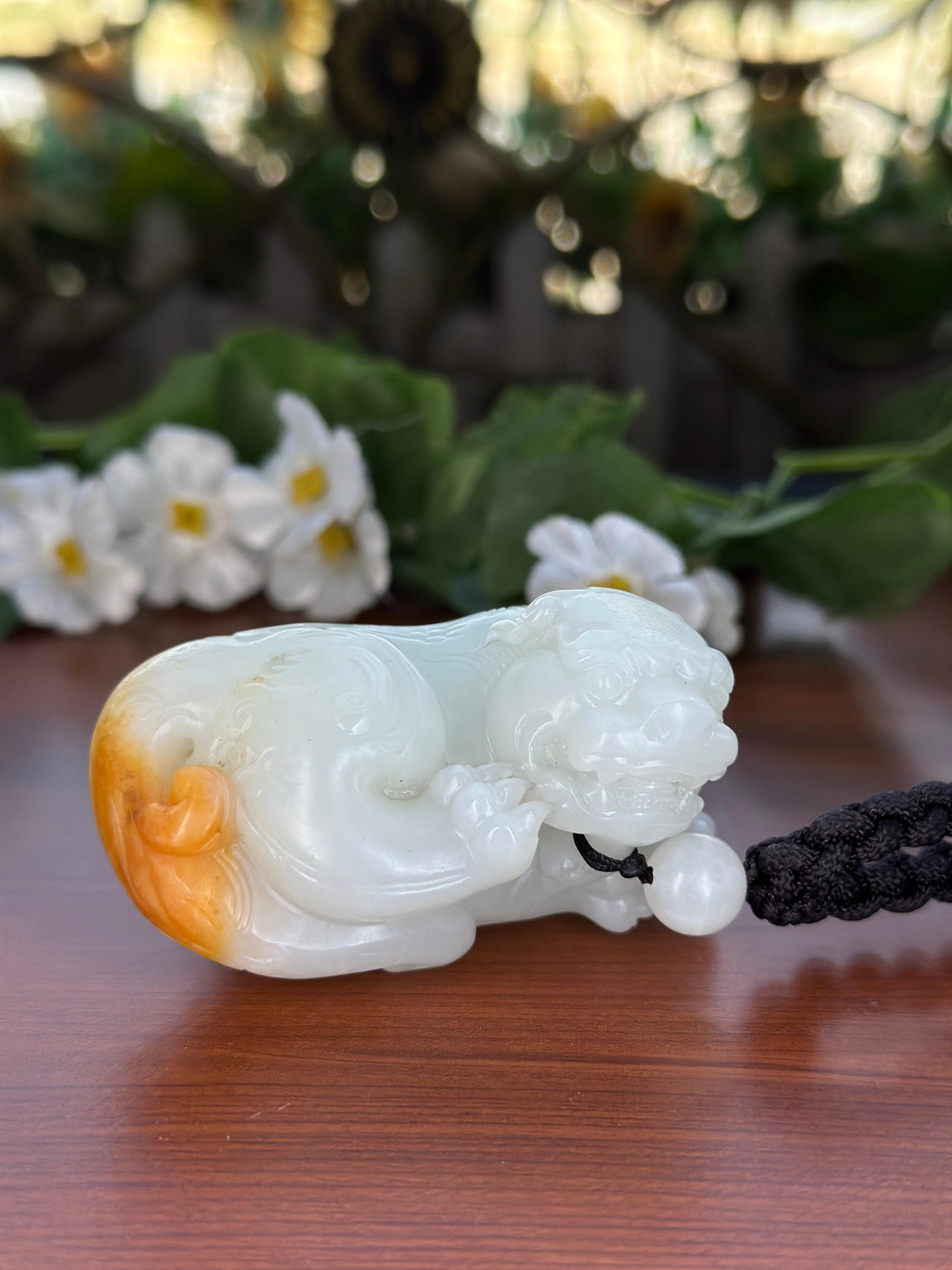 新疆和田玉珍品红皮籽料瑞兽唐狮手把件（yc710384）