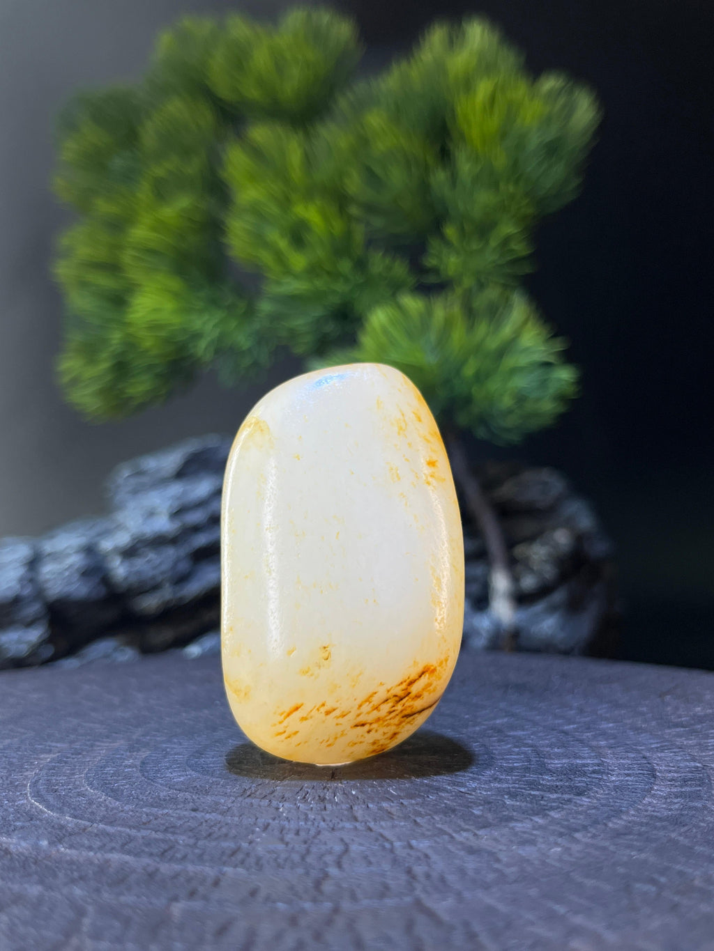 和田玉洒金皮籽料原石挂件（yc228100）