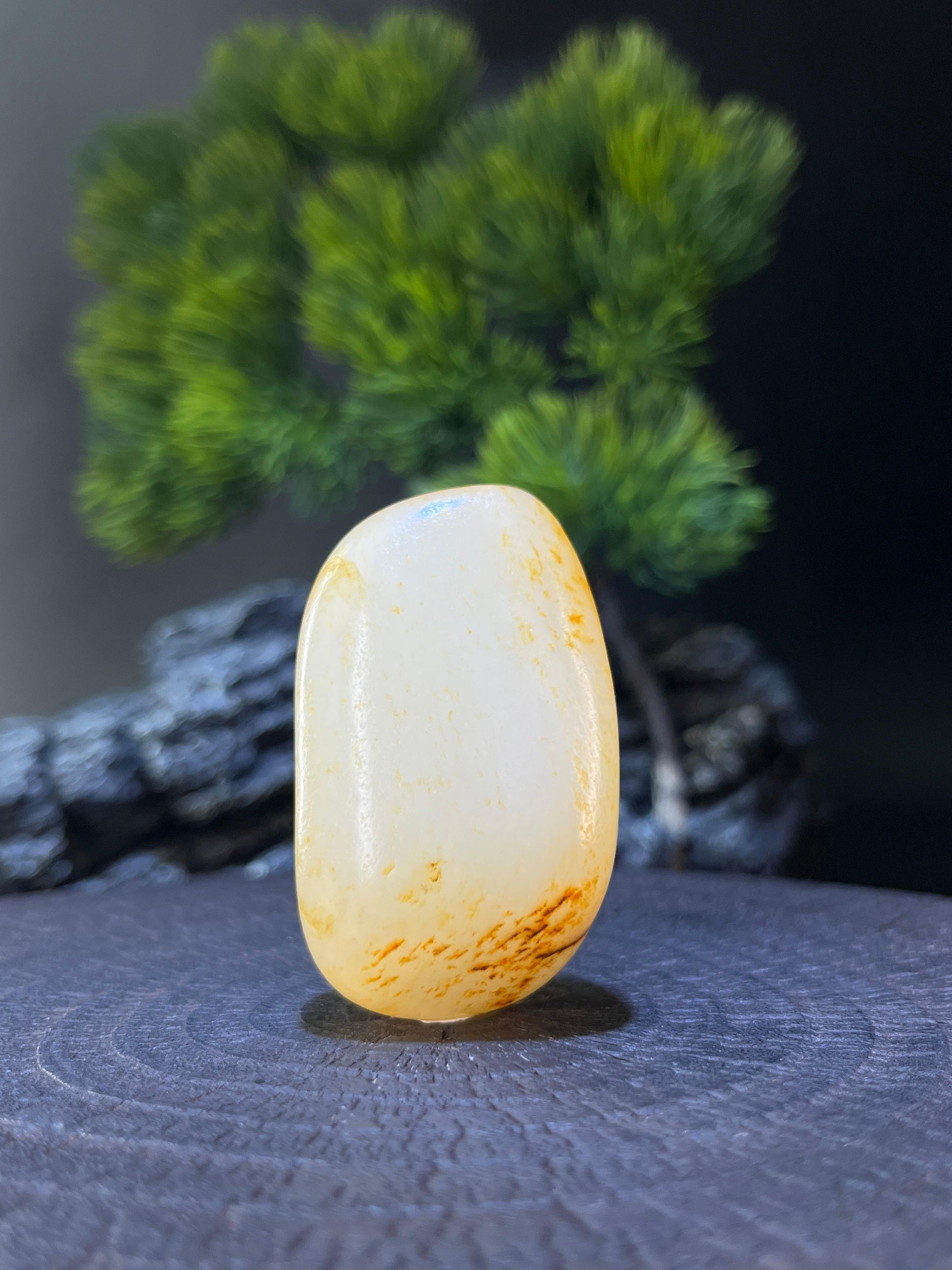 和田玉洒金皮籽料原石挂件（yc228100）