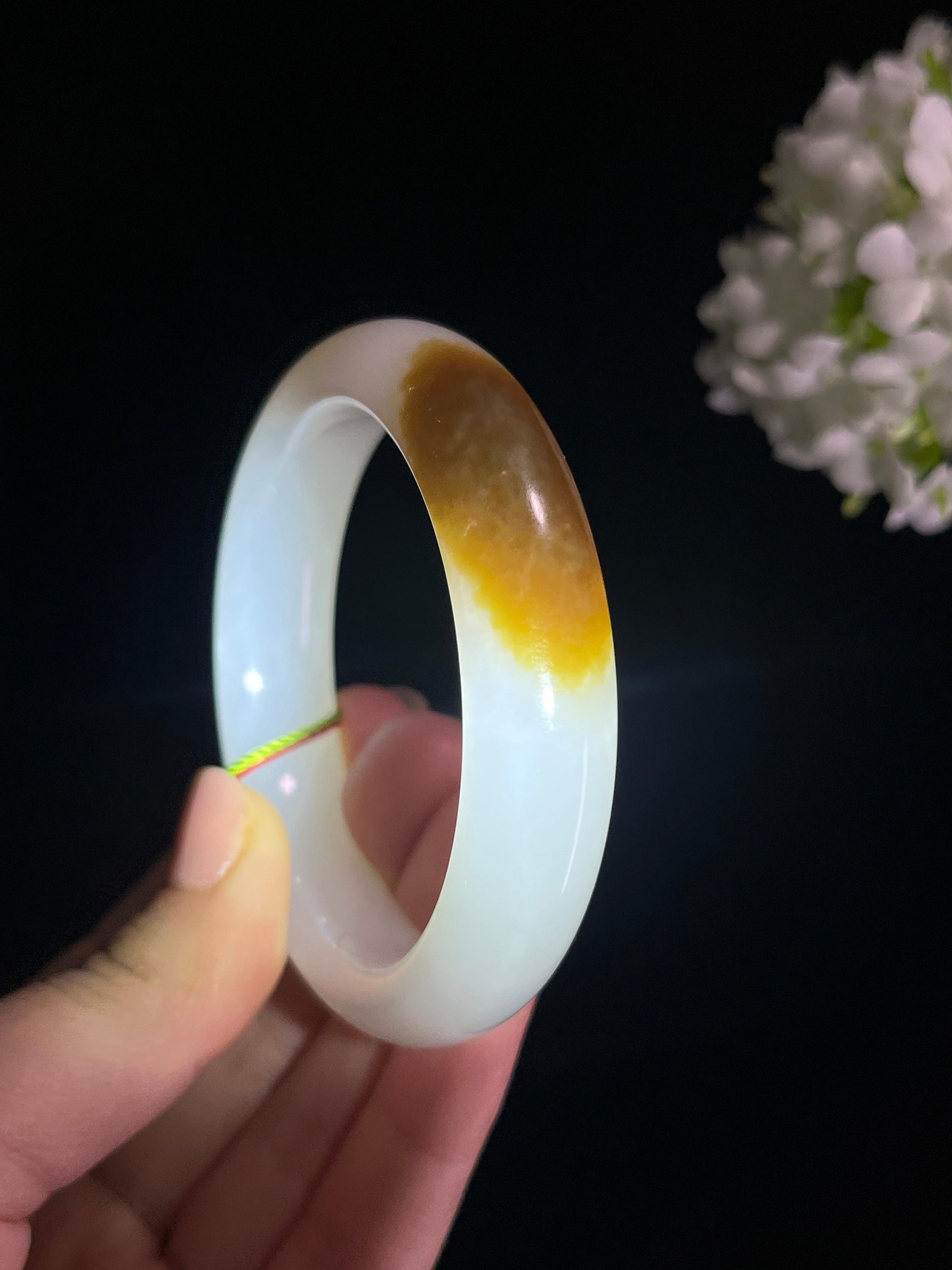 新疆天然和田玉“玉裹秋阳”且末糖白手镯（卡57）（yc278327）