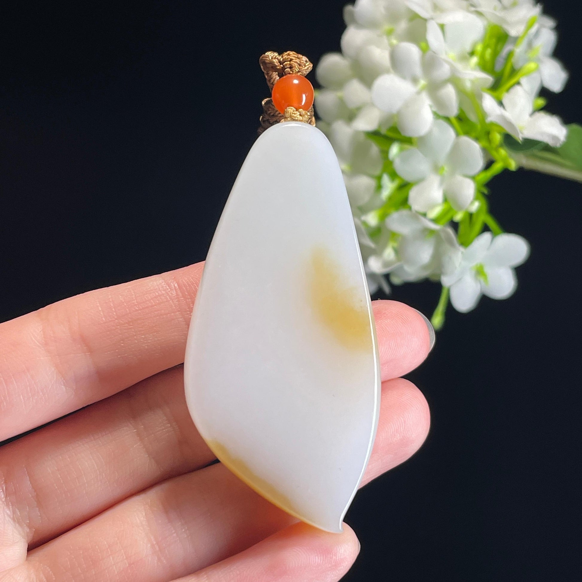 新疆天然和田玉“莲开净心”糖白料莲花雕刻吊坠（yc315421）