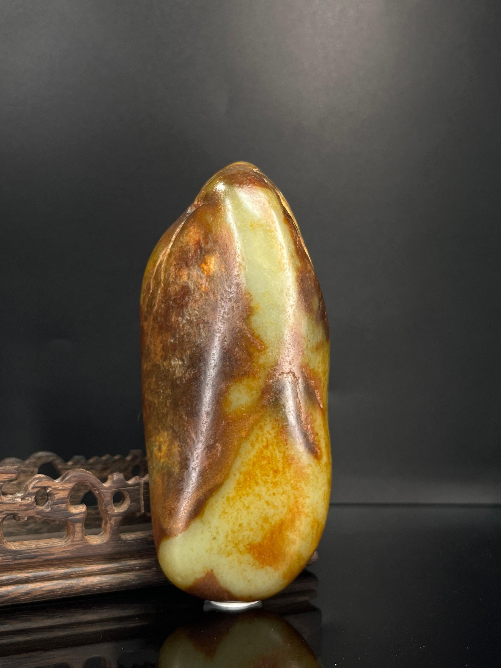 新疆和田玉青白种红皮籽料原石（yc241724）