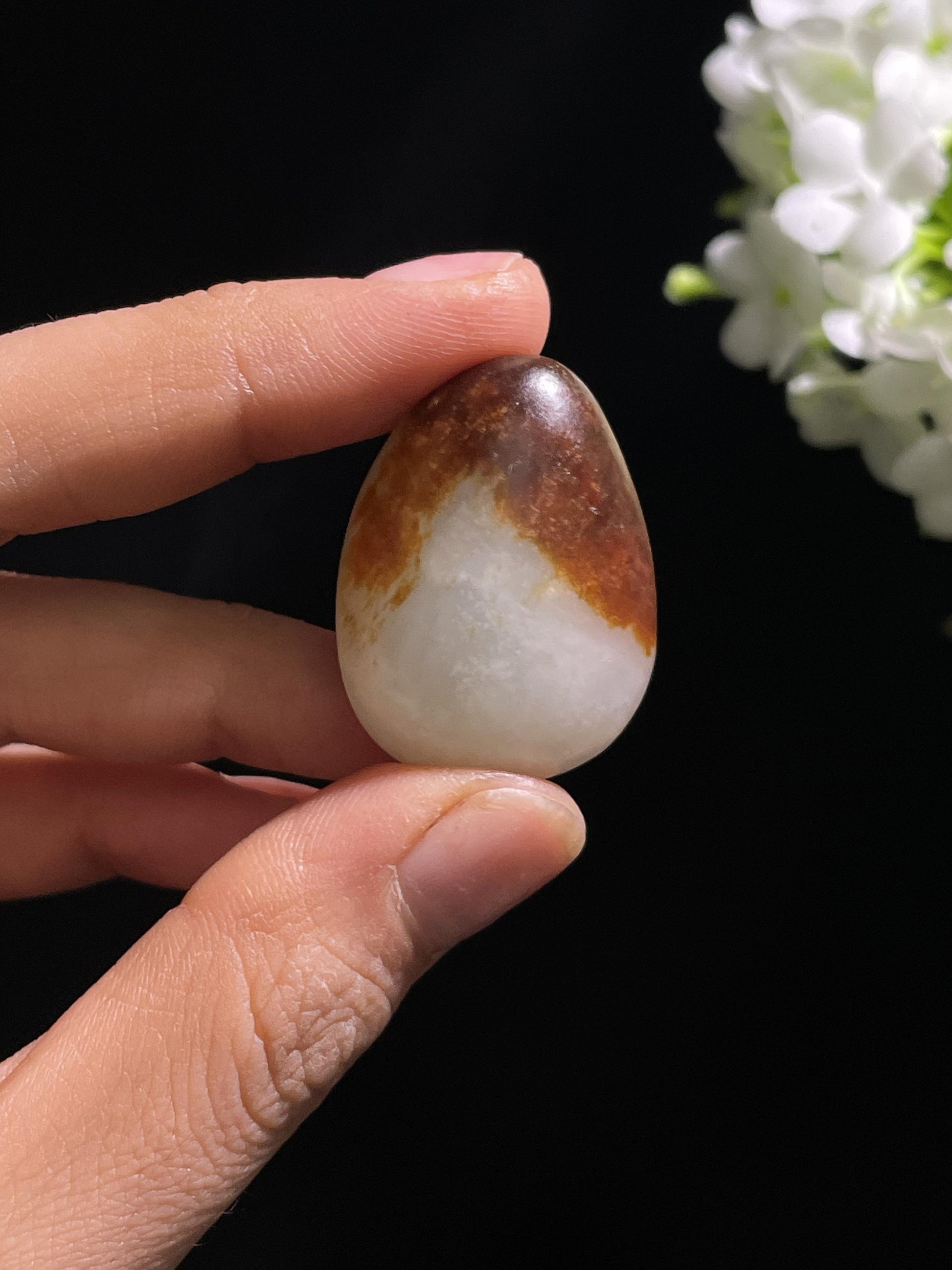 和田玉红皮白肉“出人头地”籽料原石（yc260843）