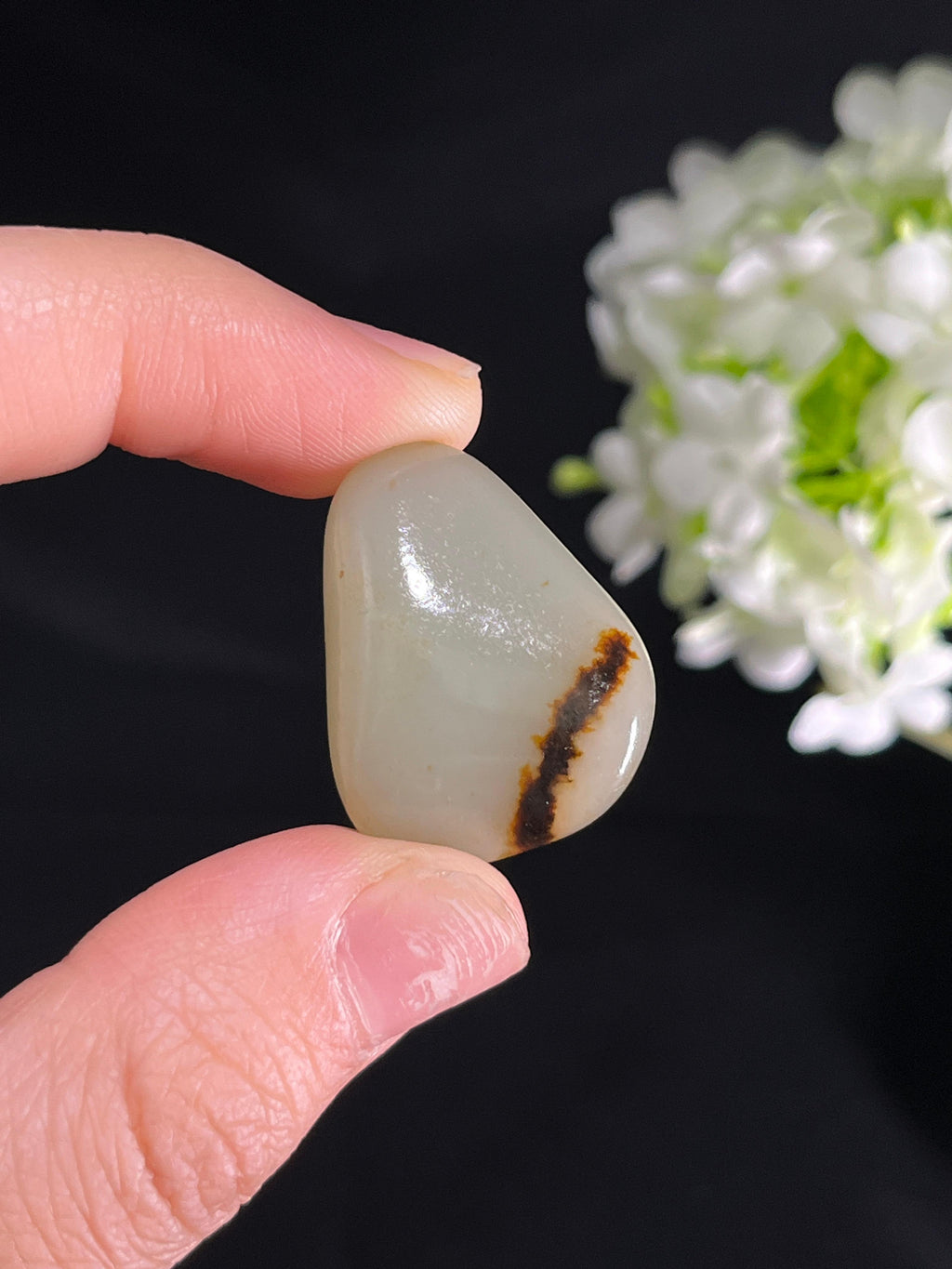 和田玉黑皮青白玉籽料原石（yc249843）