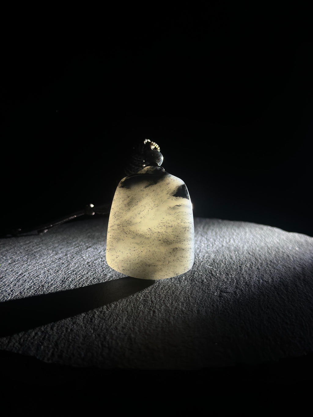 和田玉.[山峰破云]无事牌（yc785945）