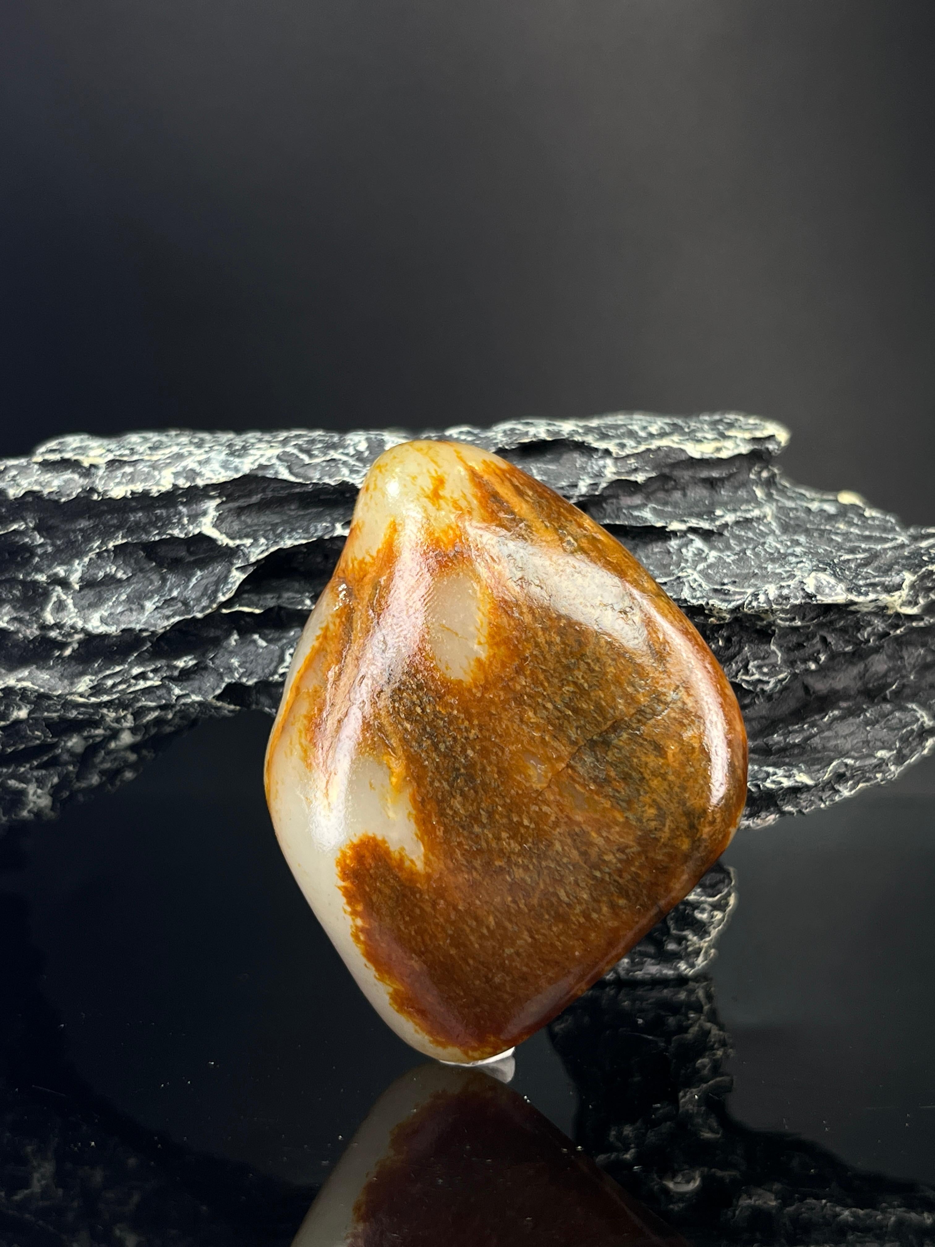 新疆 和田玉 原石 沁色自然 玉佩 如何鉴别沁色和田玉料子？-琢艺轩和田玉移动版