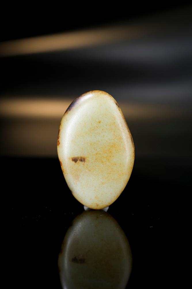 新疆和田玉特色洒金皮秋梨皮籽料原石手把件（yc254589）