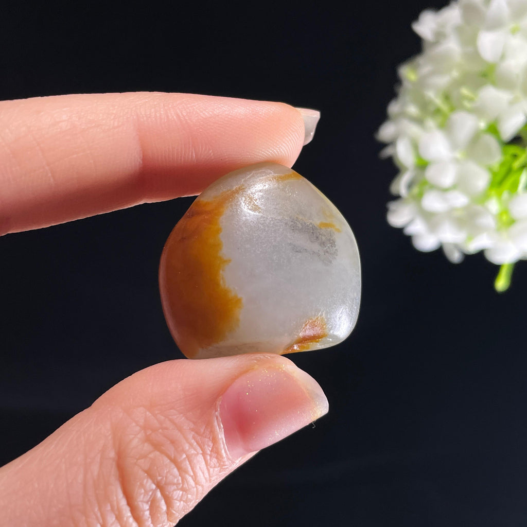 新疆天然和田玉“丹砂染汀”红皮青花籽料（yc408873）