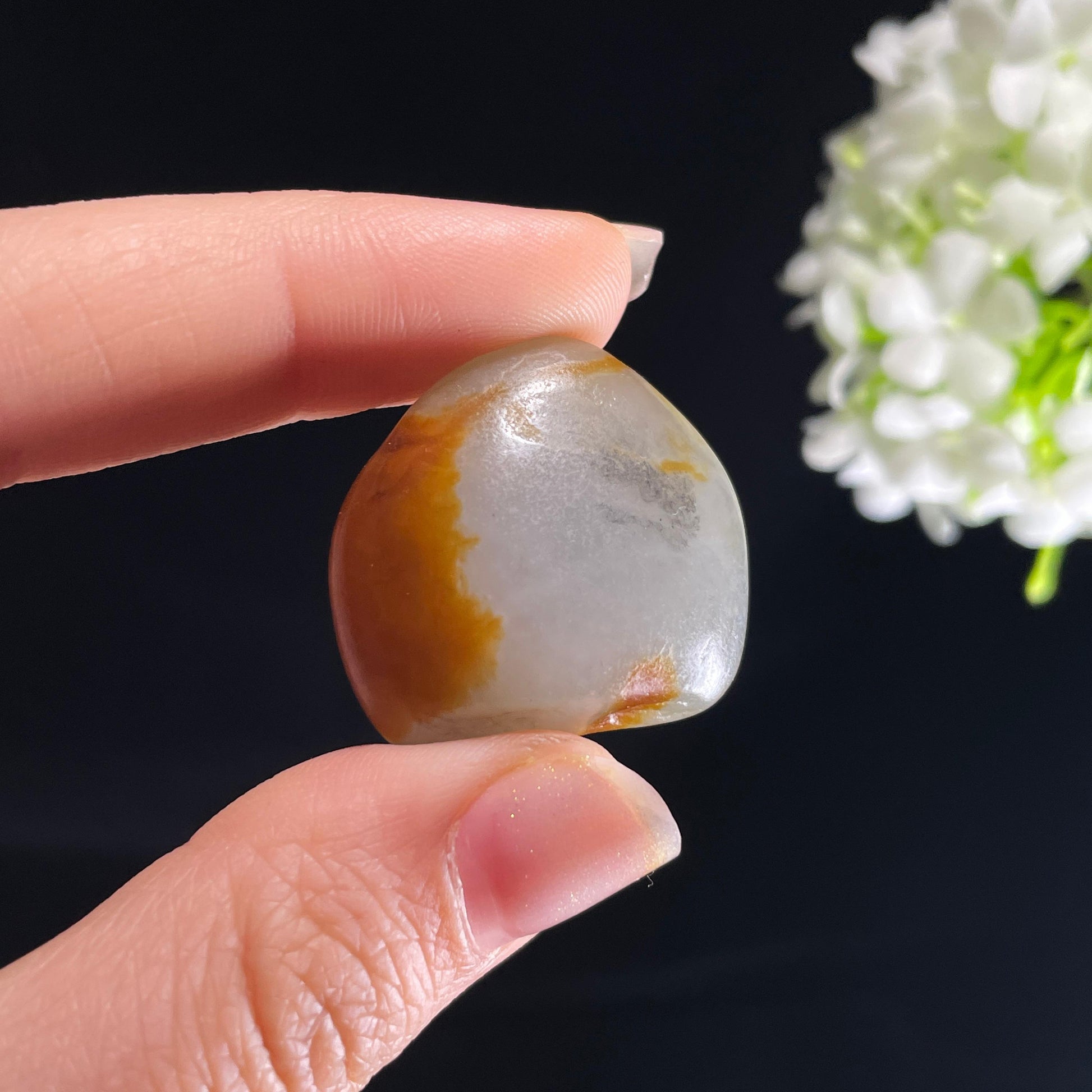新疆天然和田玉“丹砂染汀”红皮青花籽料（yc408873）