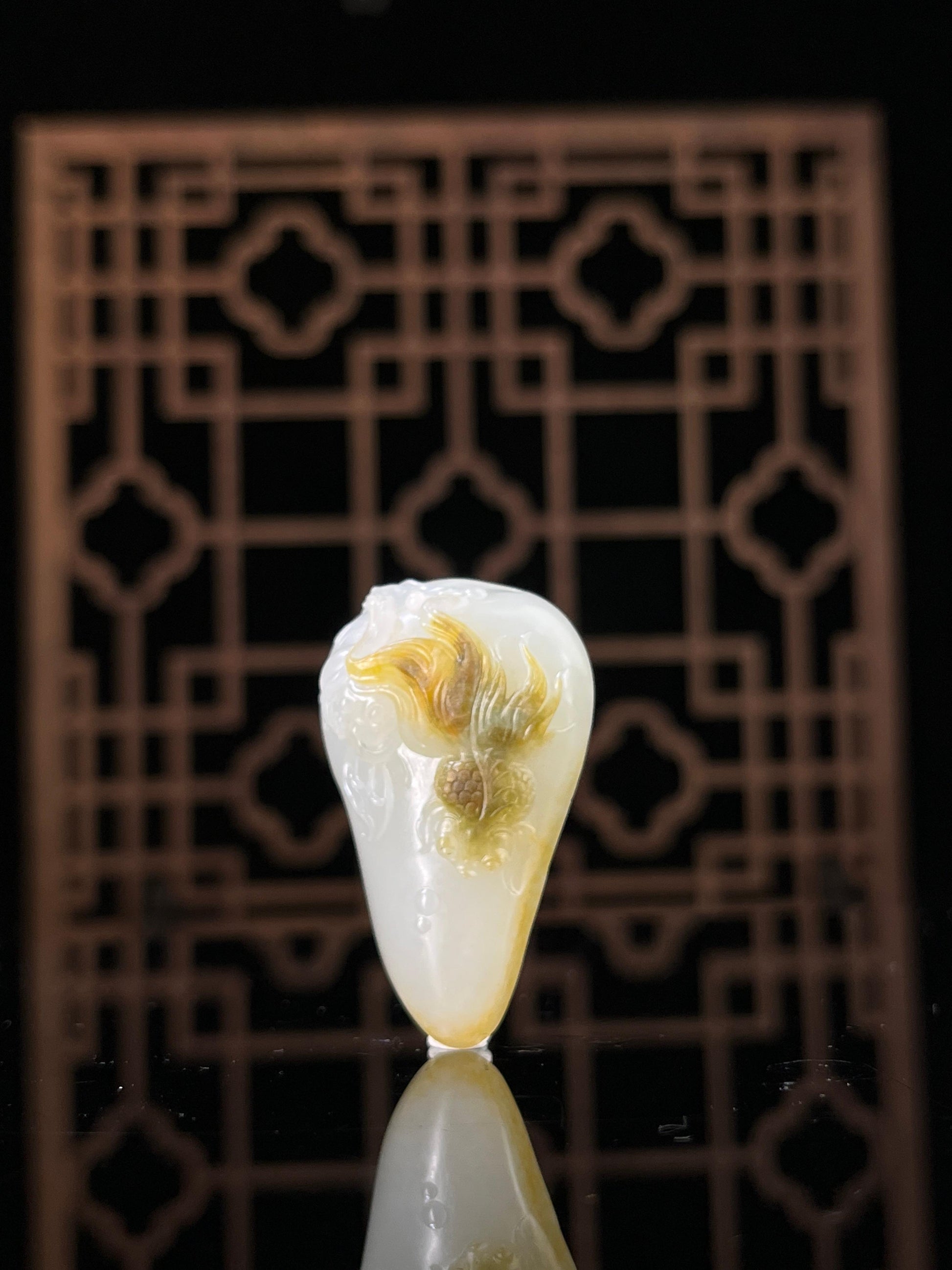 新疆和田玉天然籽料羊脂白玉三彩挂件（yc232472）