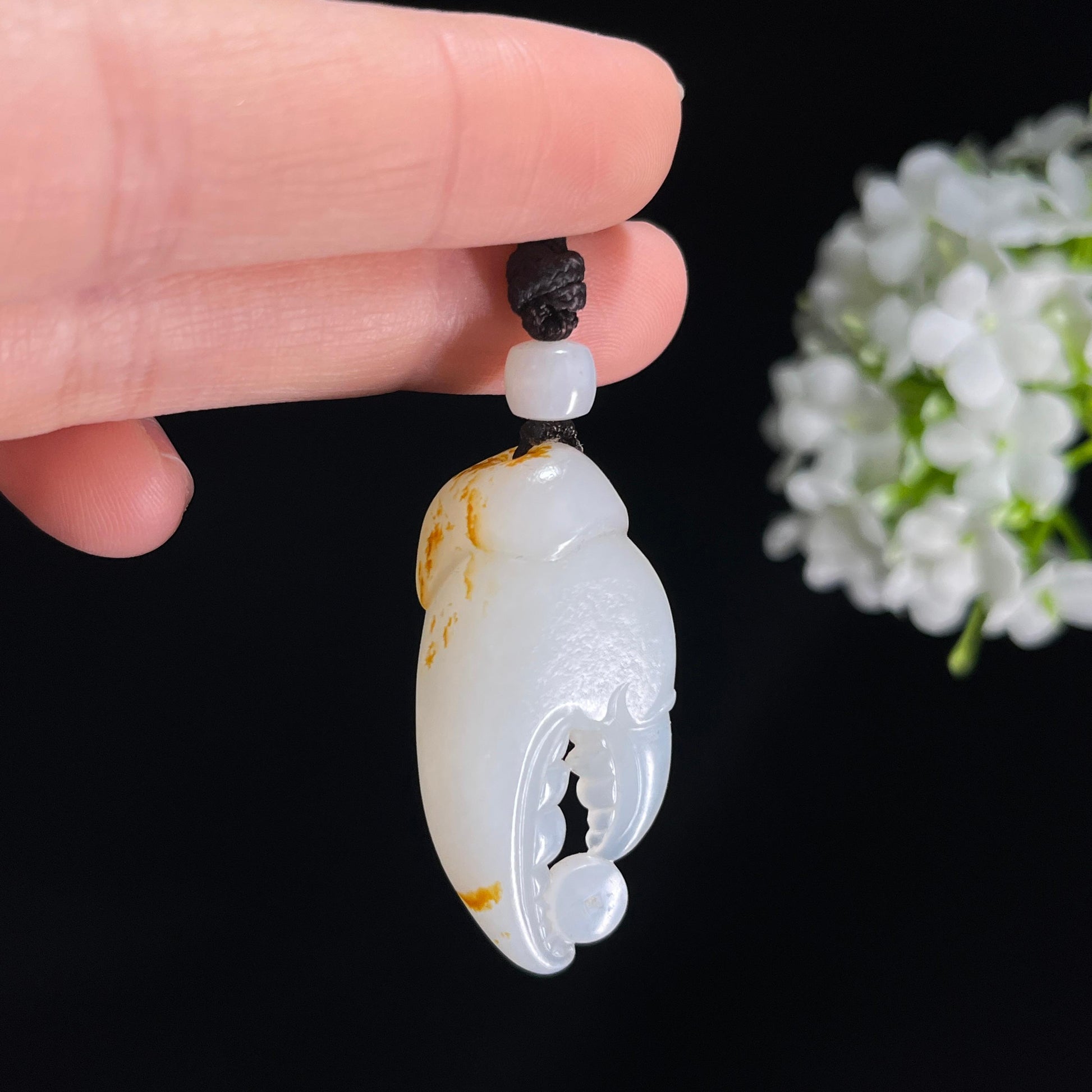 新疆天然和田玉白玉红皮籽料八方来财雕刻挂件（yc379480）