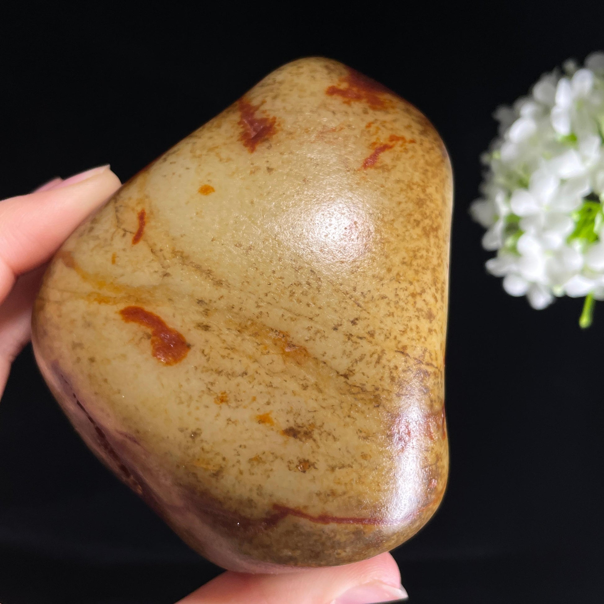 和田玉“赤皮藏腴”青白玉黑皮聚红皮籽料做料（yc425074）