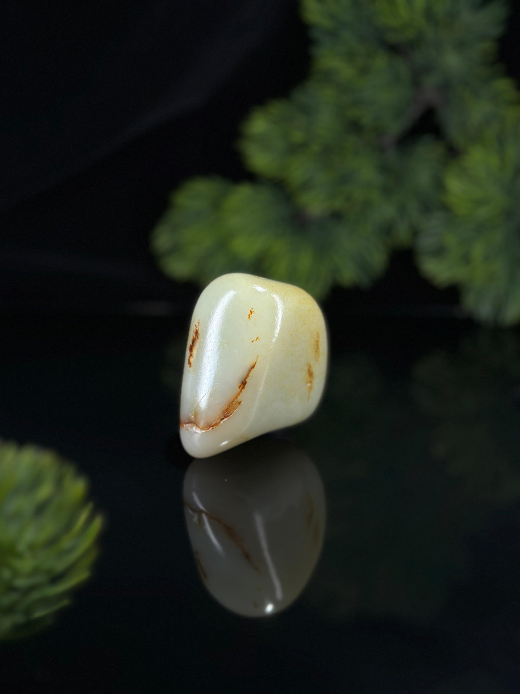 新疆和田玉白玉意境聚红皮臻品籽料手把件（yc504561）