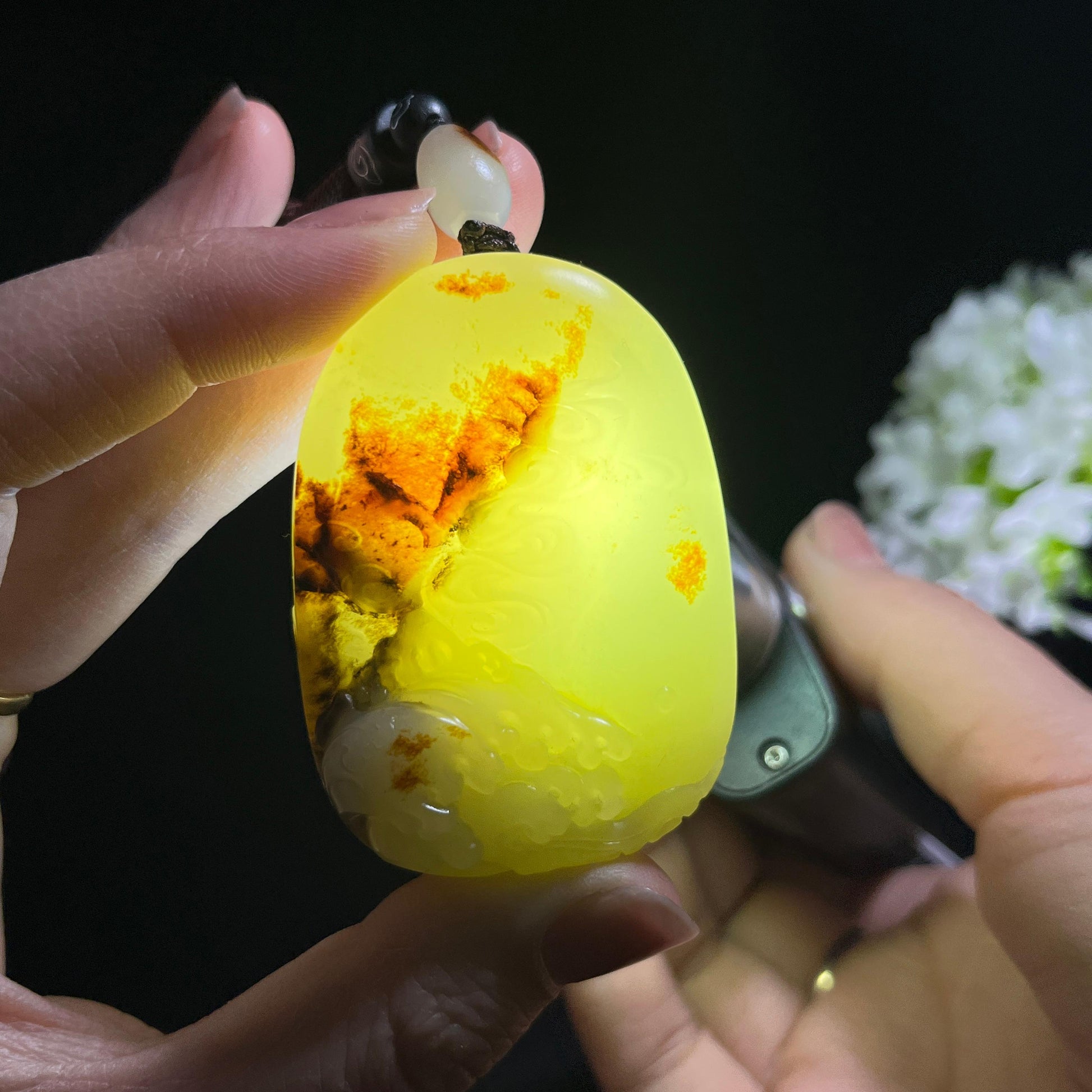 和田玉白玉洒红皮“润玉栖云兽”籽料雕刻成品（yc283786）