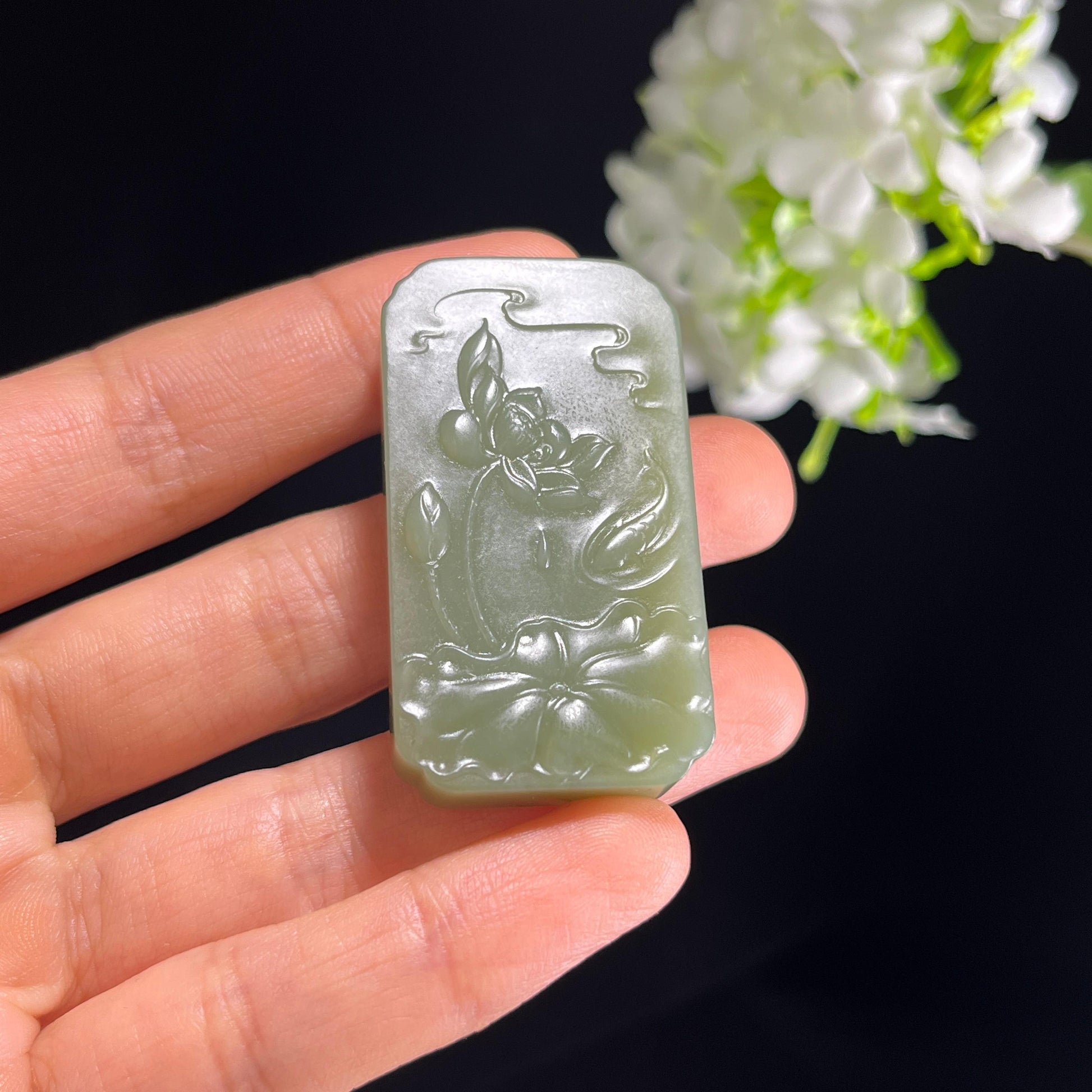 新疆天然和田玉沙枣青观音雕刻挂件（yc353758）