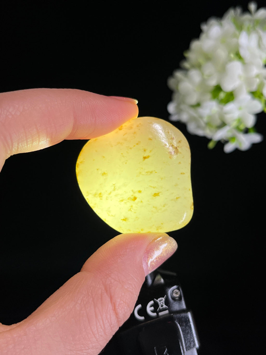 新疆天然和田玉白玉洒黄皮籽料原石（yc272883）
