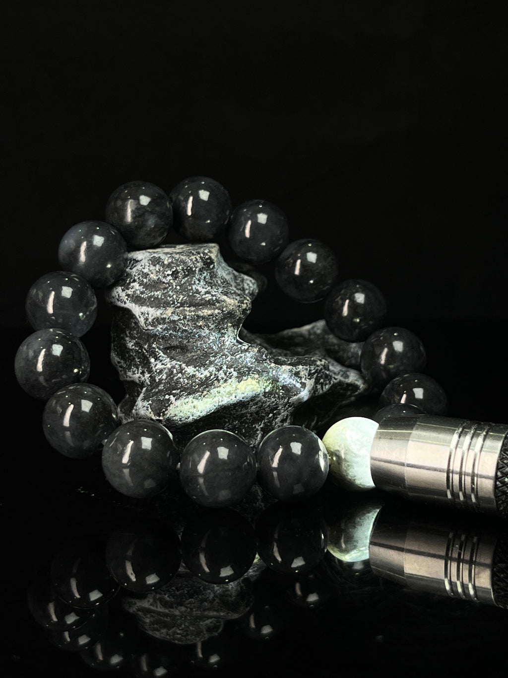 和田玉青花籽料带皮手串（11.5卡）（yc234133）