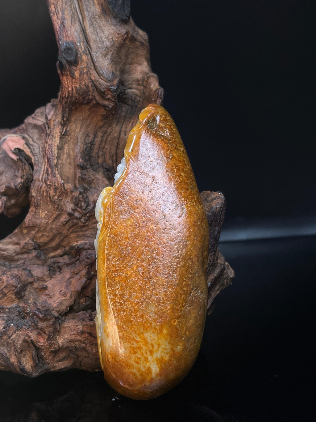 新疆和田玉籽料原石黄沁皮盘古雕刻手把件（yc236709）