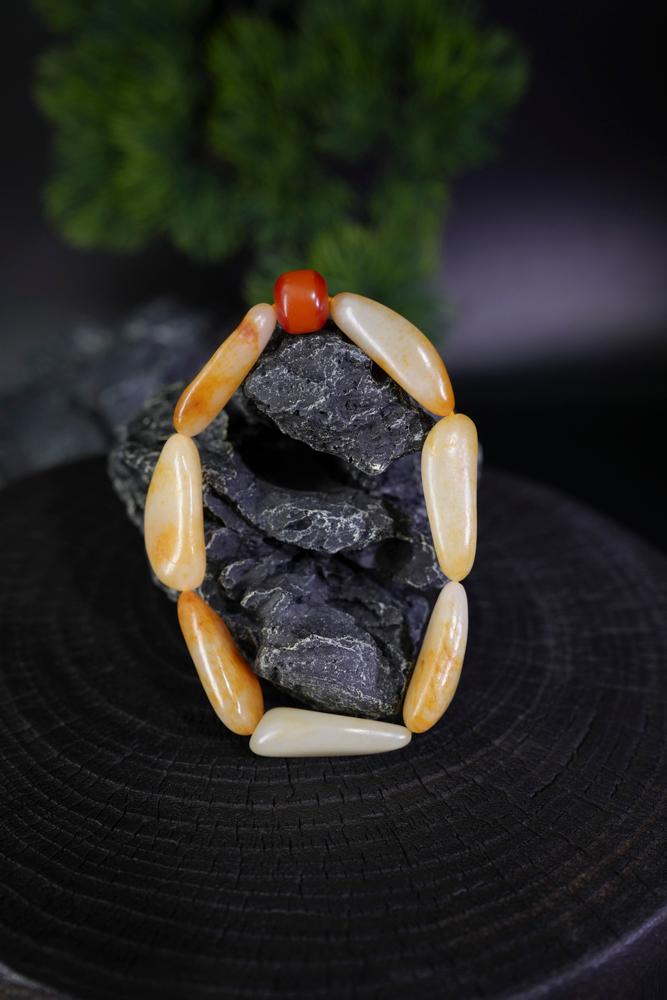 新疆和田玉黄皮籽料手串（原籽无修）（yc229761）