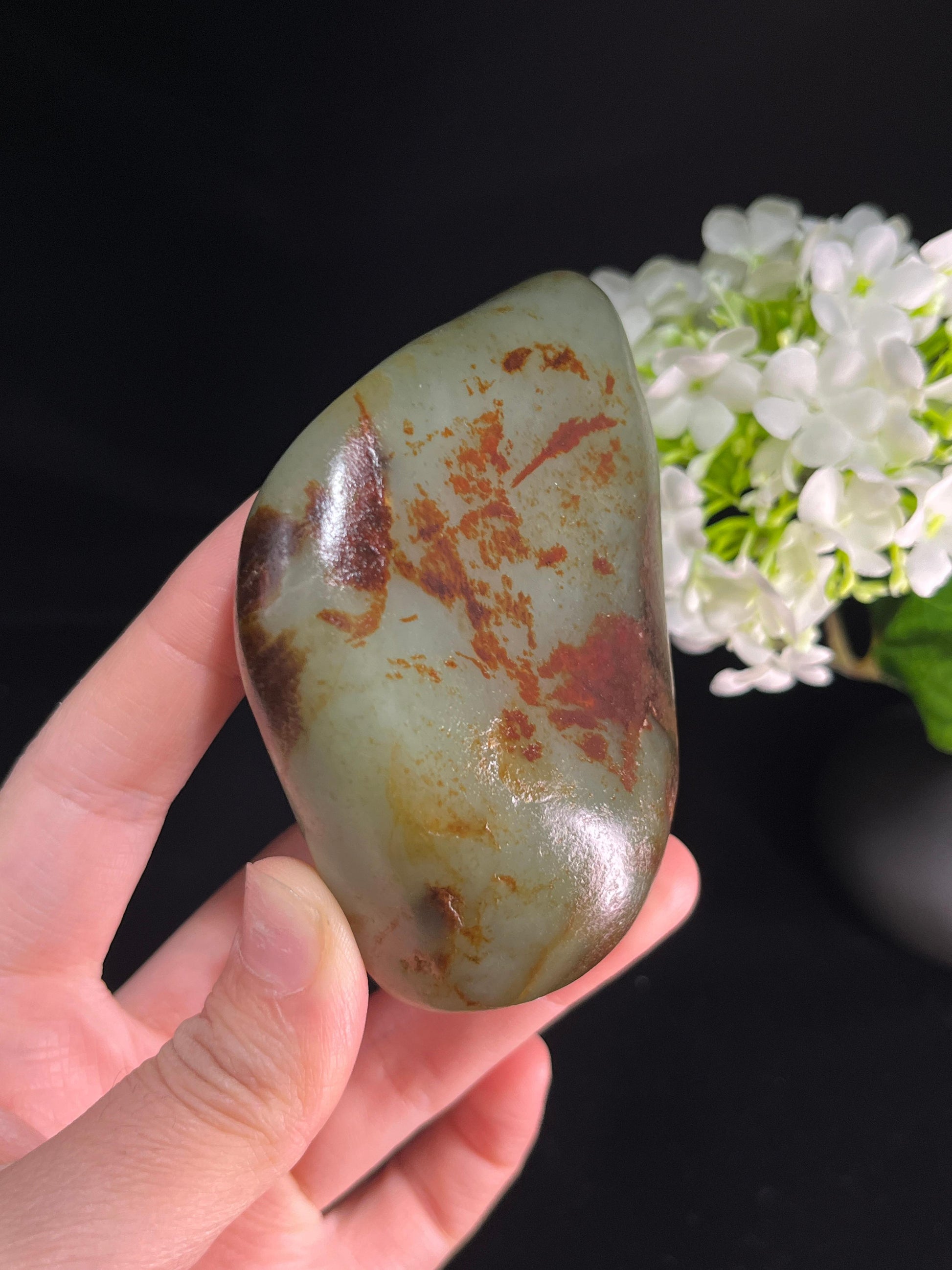 新疆和田玉青玉带红皮籽料原石（yc250961）