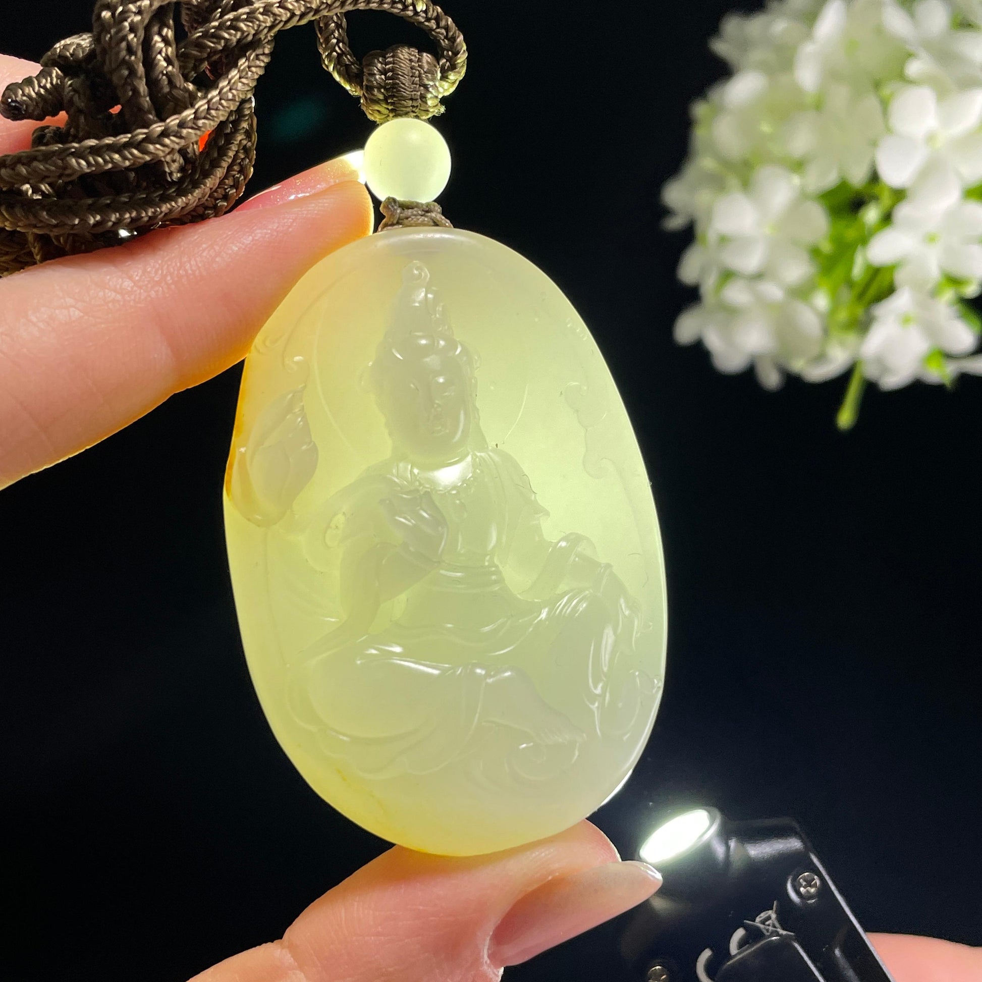 和田玉白玉洒金皮“玉影莲华”籽料观音雕刻（yc355966）