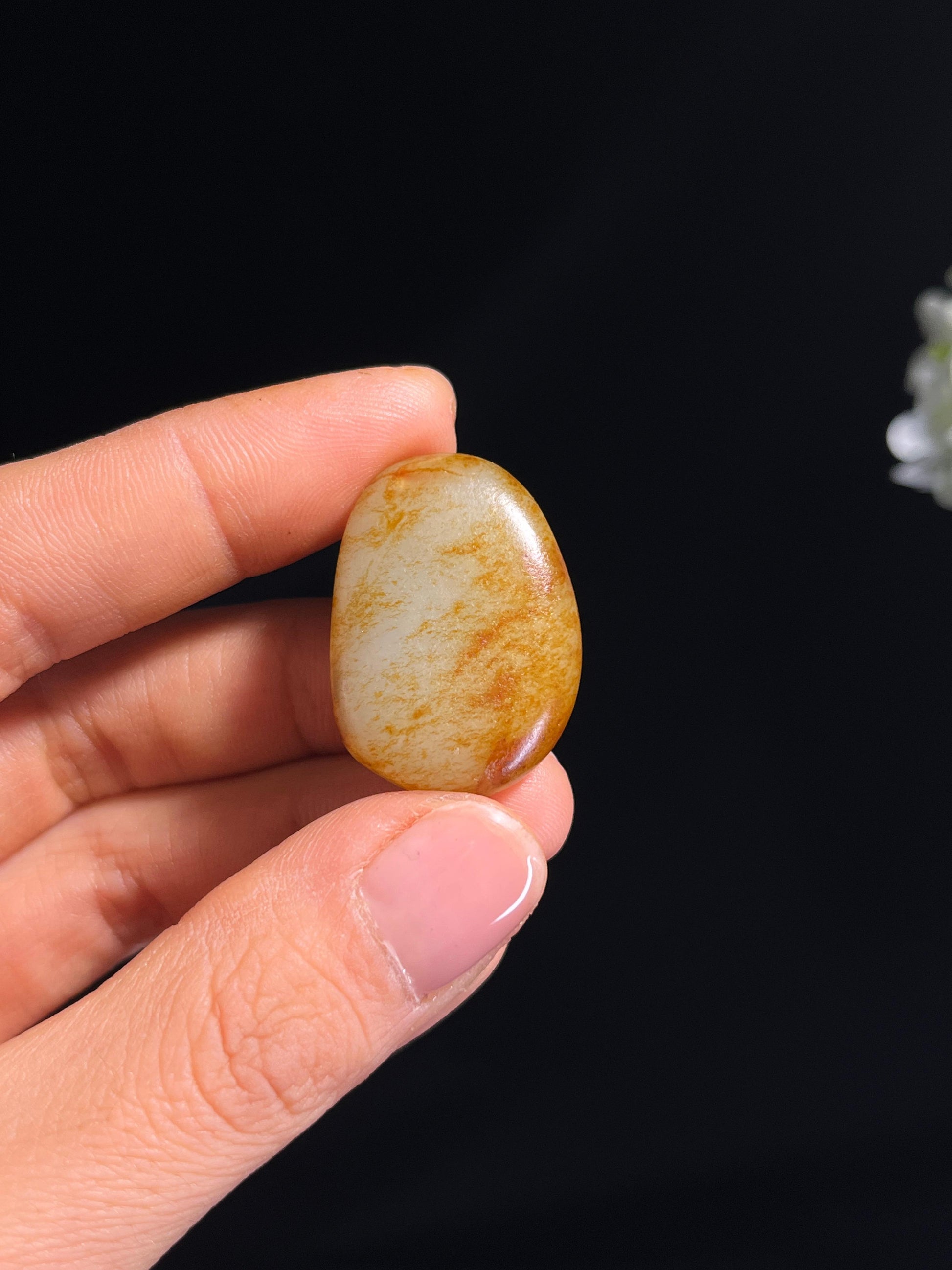 新疆天然和田玉籽料原石聚红皮挂件（yc263887）