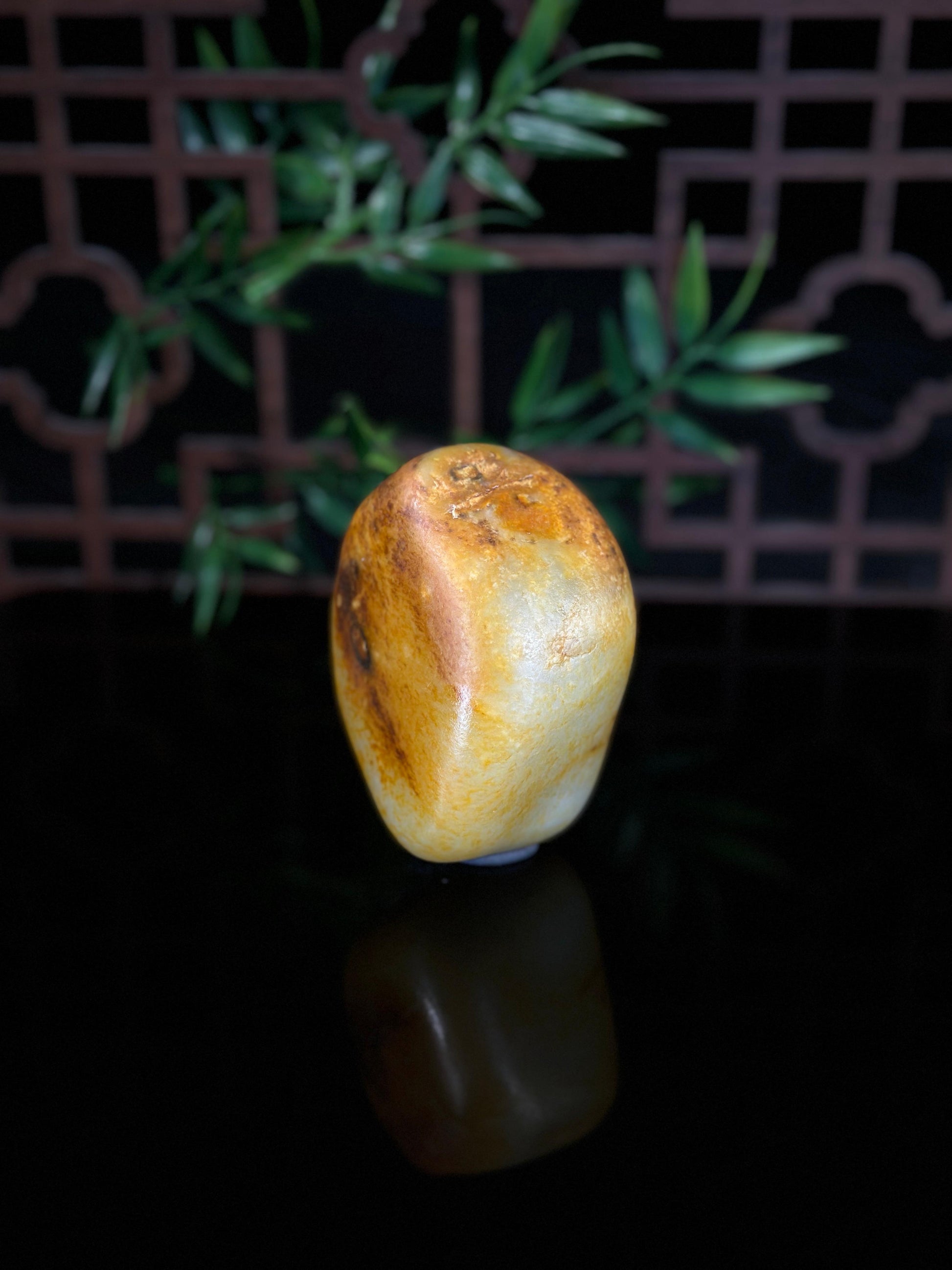 新疆和田玉高青白黑红皮珍品籽料摆件（yc477409）
