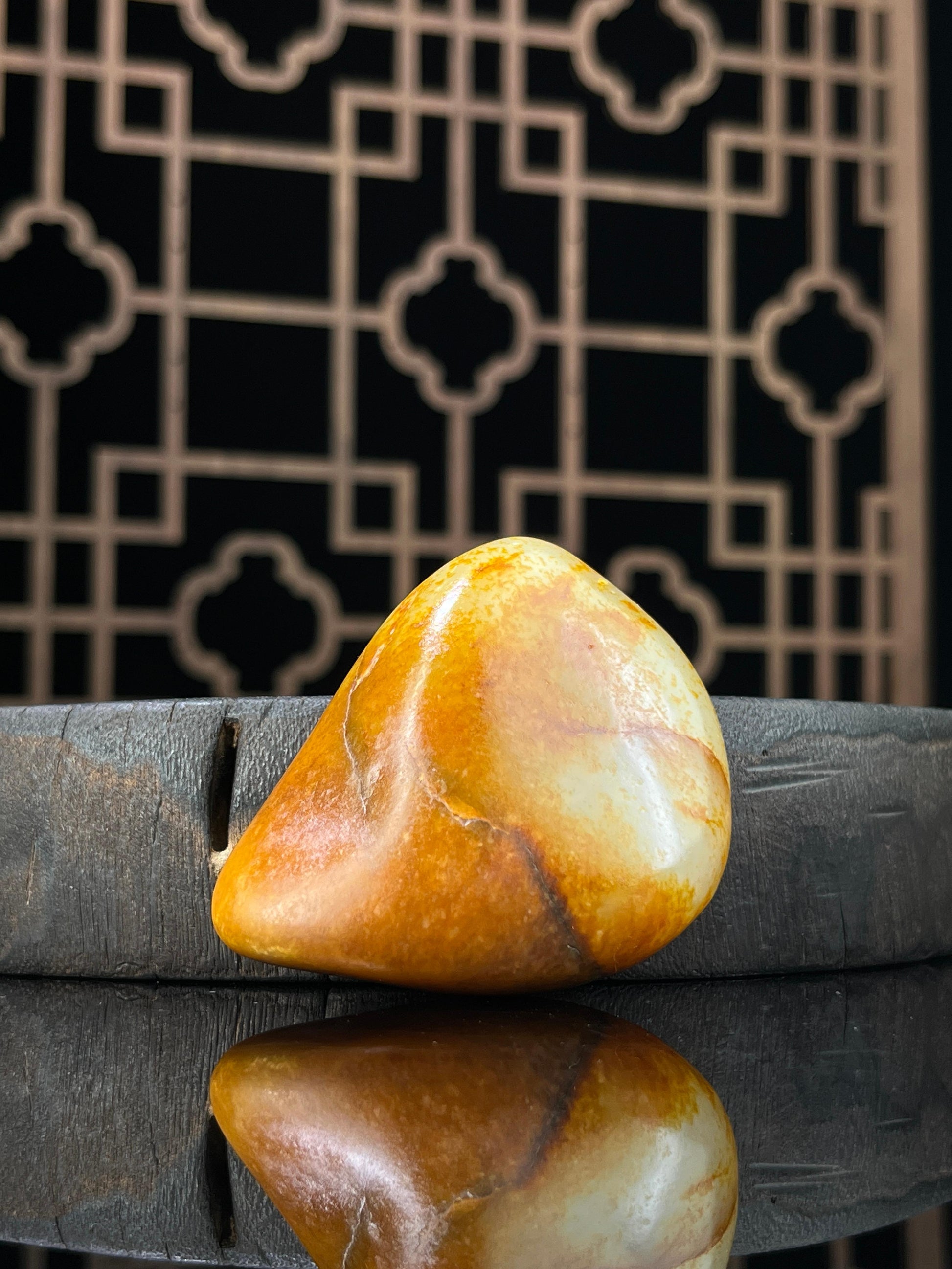 新疆和田玉白玉籽料原石聚红皮挂件（yc233821）