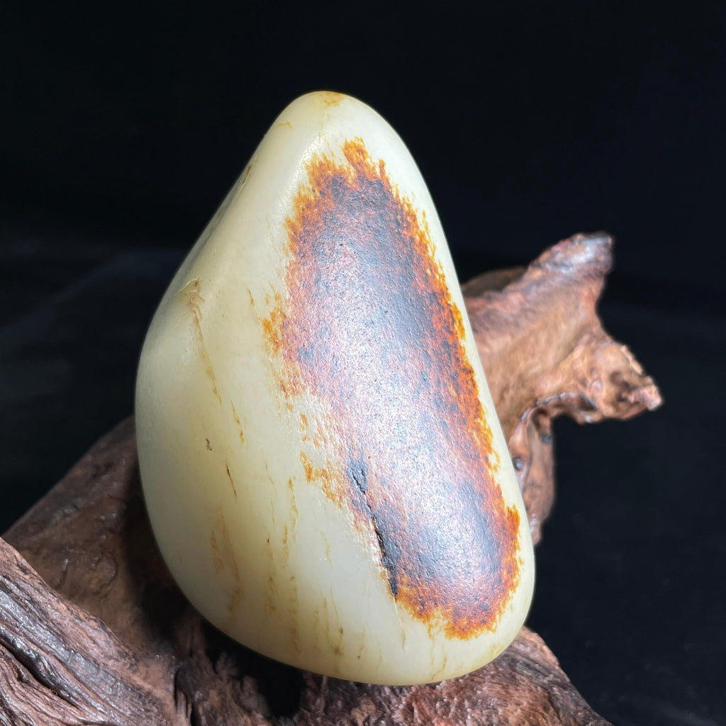 和田玉“红砚藏玉”高青白聚红皮籽料（yc420554）