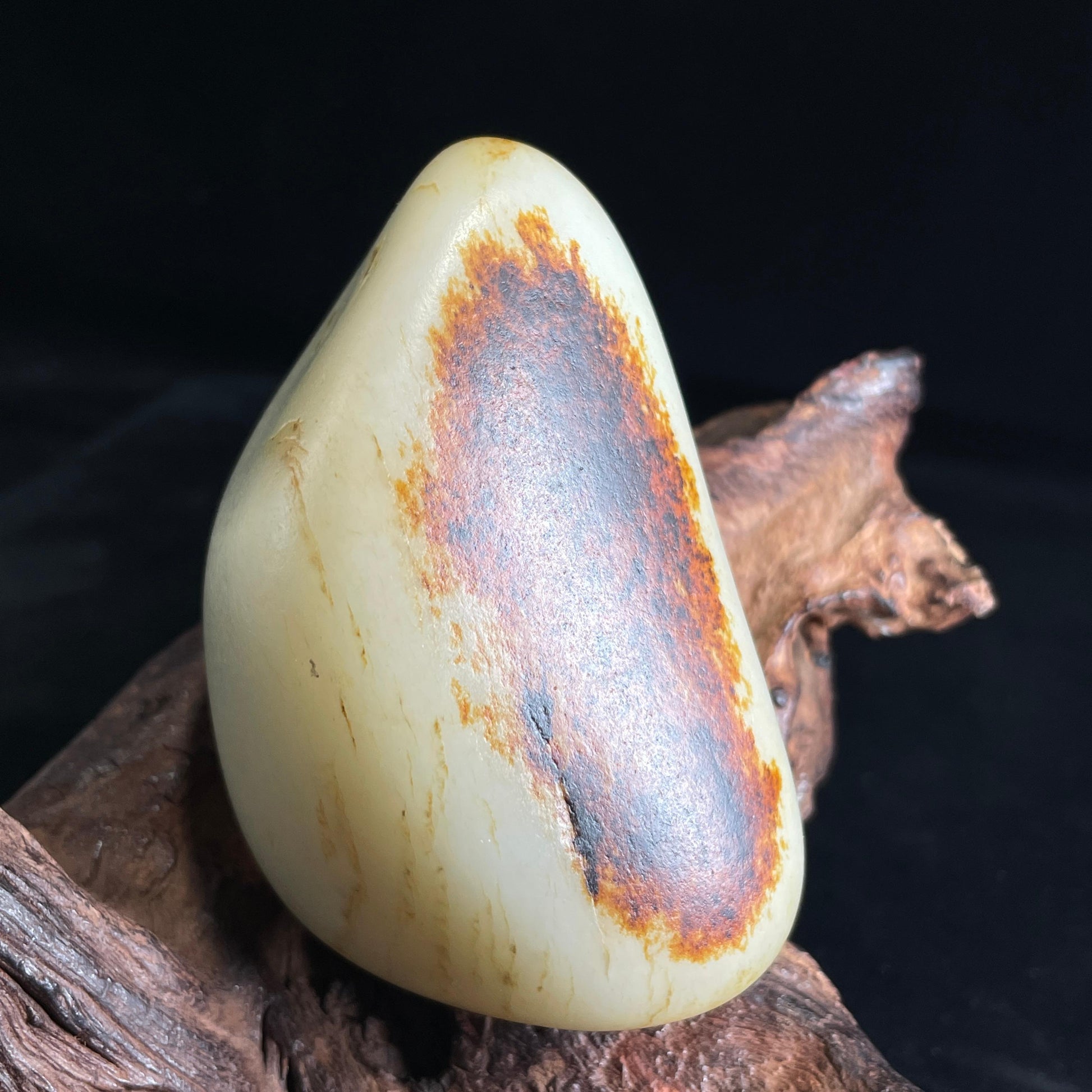 和田玉“红砚藏玉”高青白聚红皮籽料（yc420554）