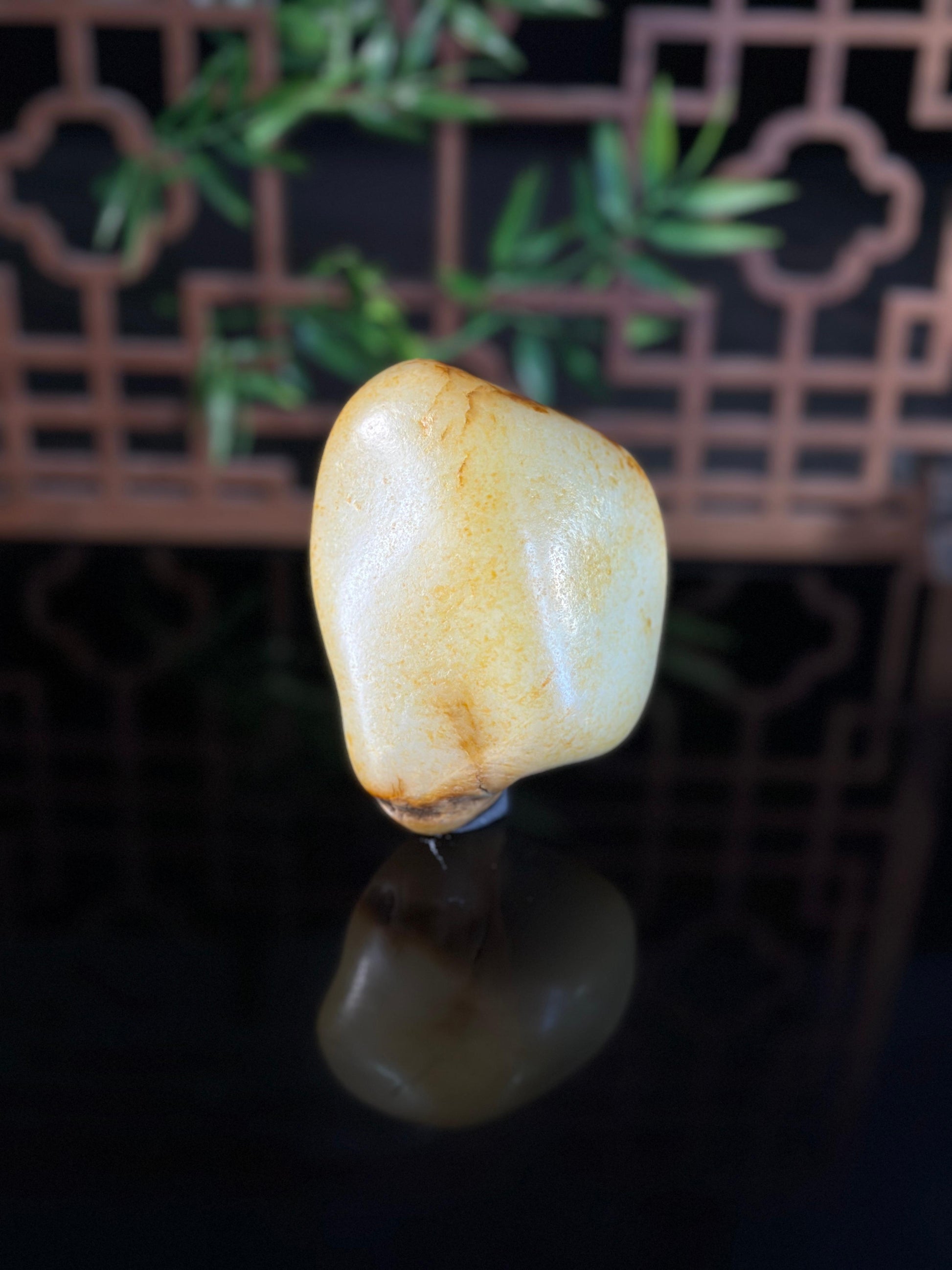 新疆和田玉白玉洒金皮聚红皮臻品籽料摆件（yc477529）