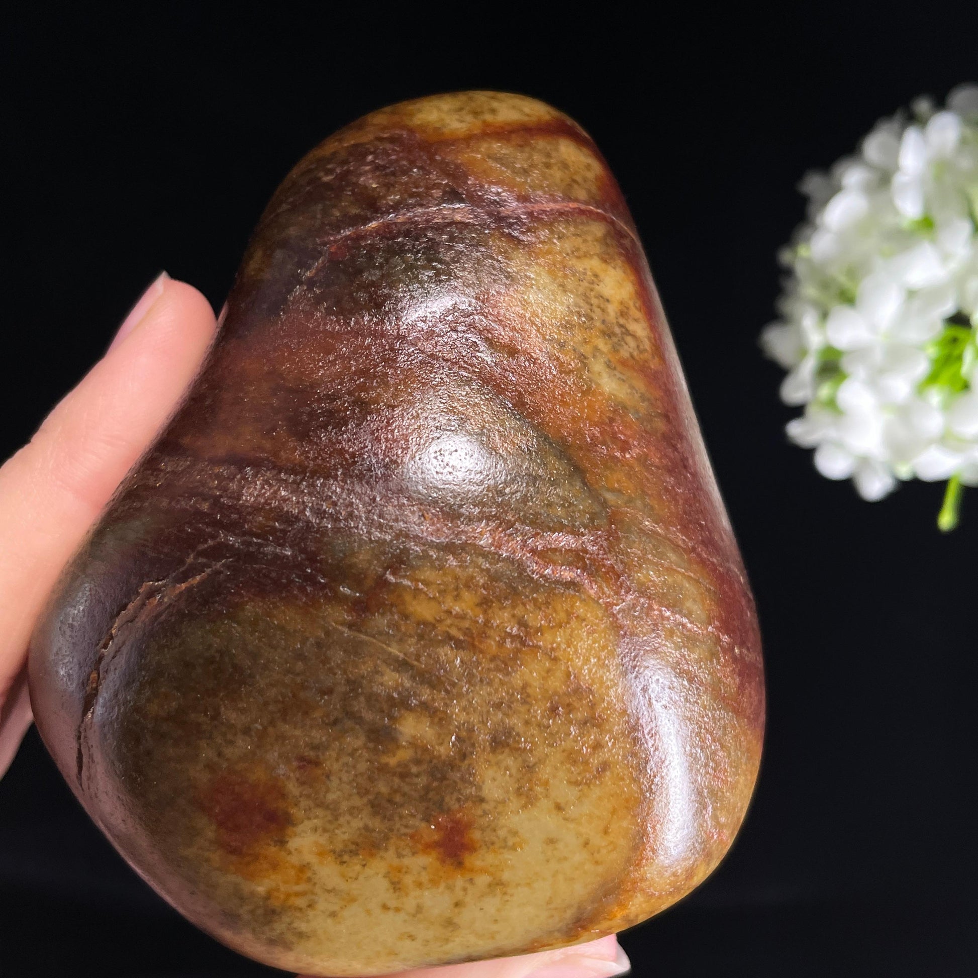和田玉“赤皮藏腴”青白玉黑皮聚红皮籽料做料（yc425074）
