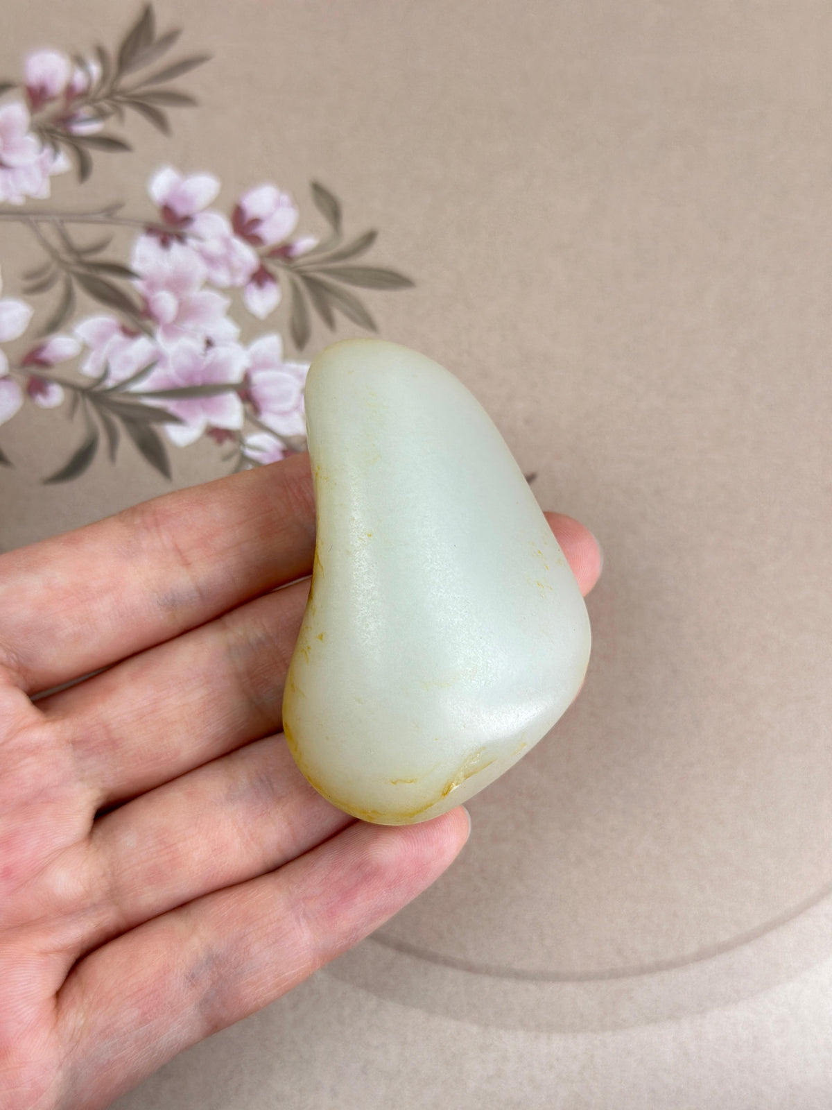 新疆和田玉珍品白玉淡洒金皮弯月籽料手把件（yc749599）