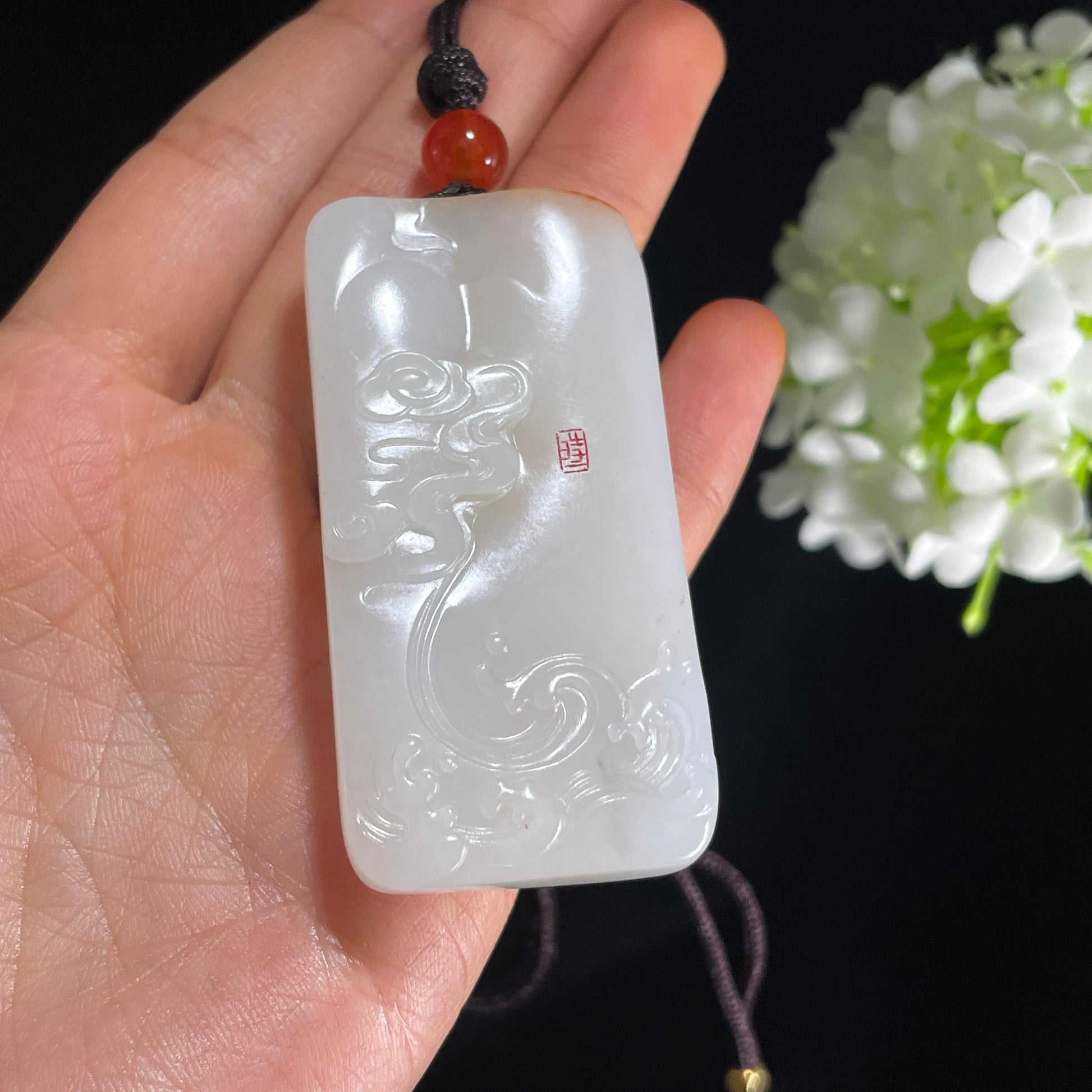 和田玉白玉红皮籽料龙牌挂件（yc384175）