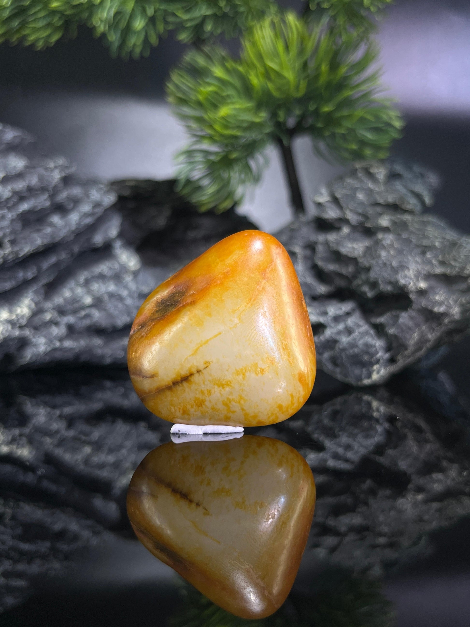 和田玉红皮带洒金皮籽料原石（yc211907）