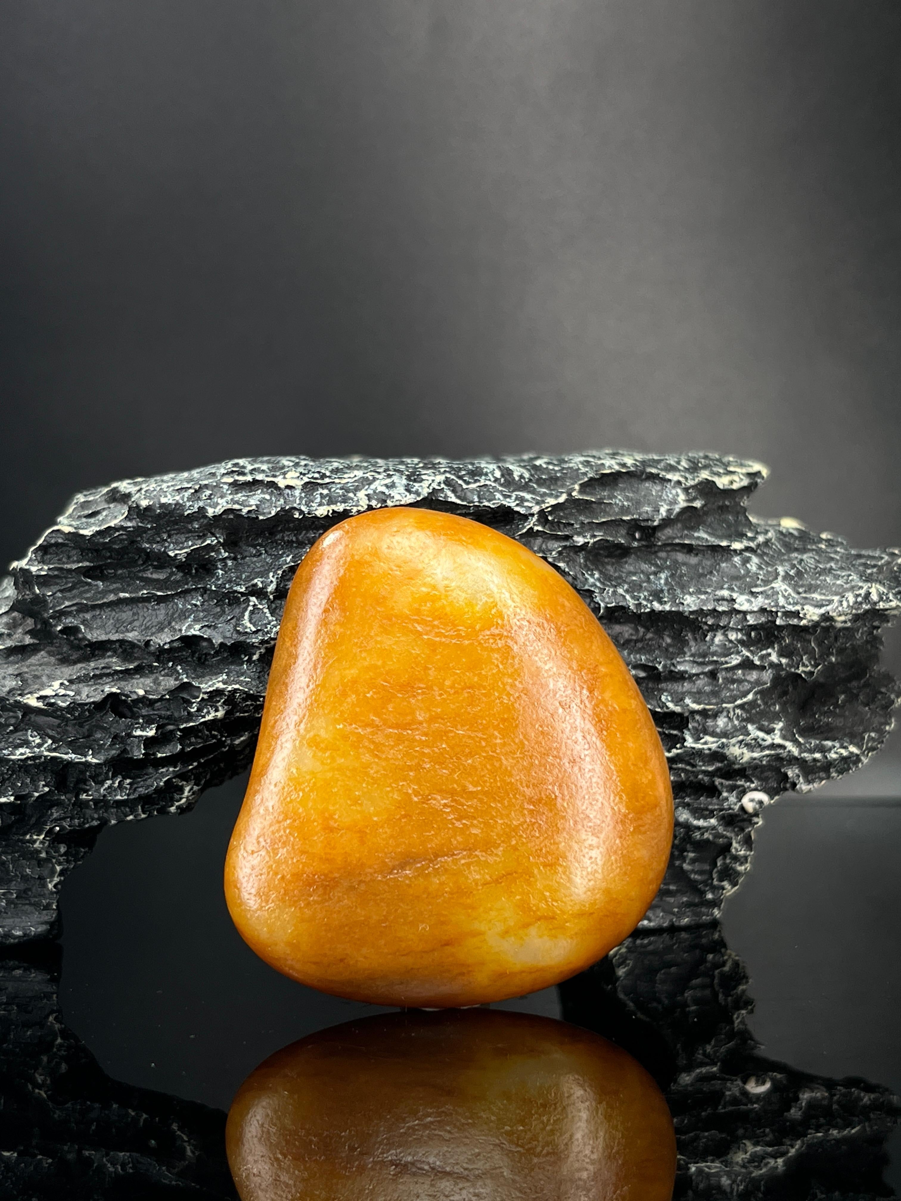 新疆和田玉黄沁随形手把件籽料原石（yc240392） – 添福玉器