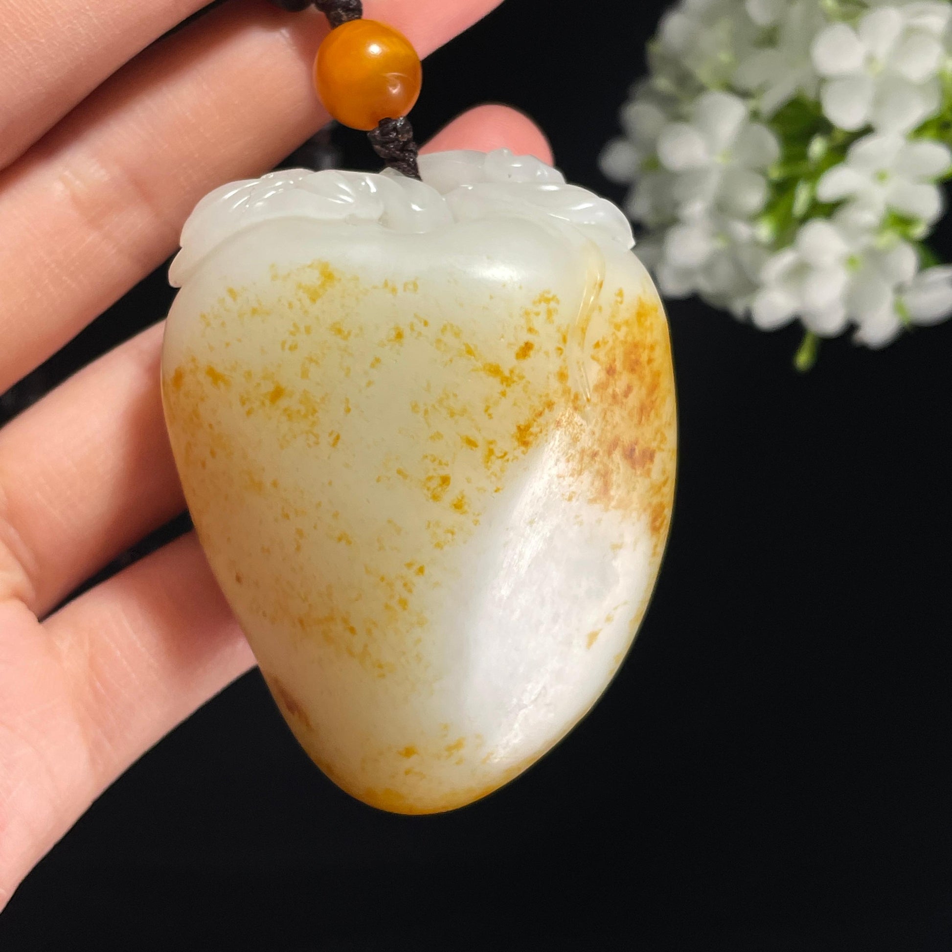 和田玉白玉洒金皮聚红皮籽料寿桃挂件（yc372848）