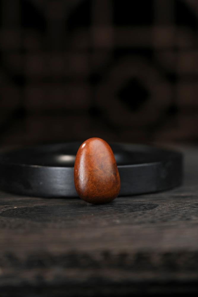 新疆 和田玉 原石 沁色自然 新疆和田玉白玉带沁色皮籽料原石手链（yc223473） – 添福玉器