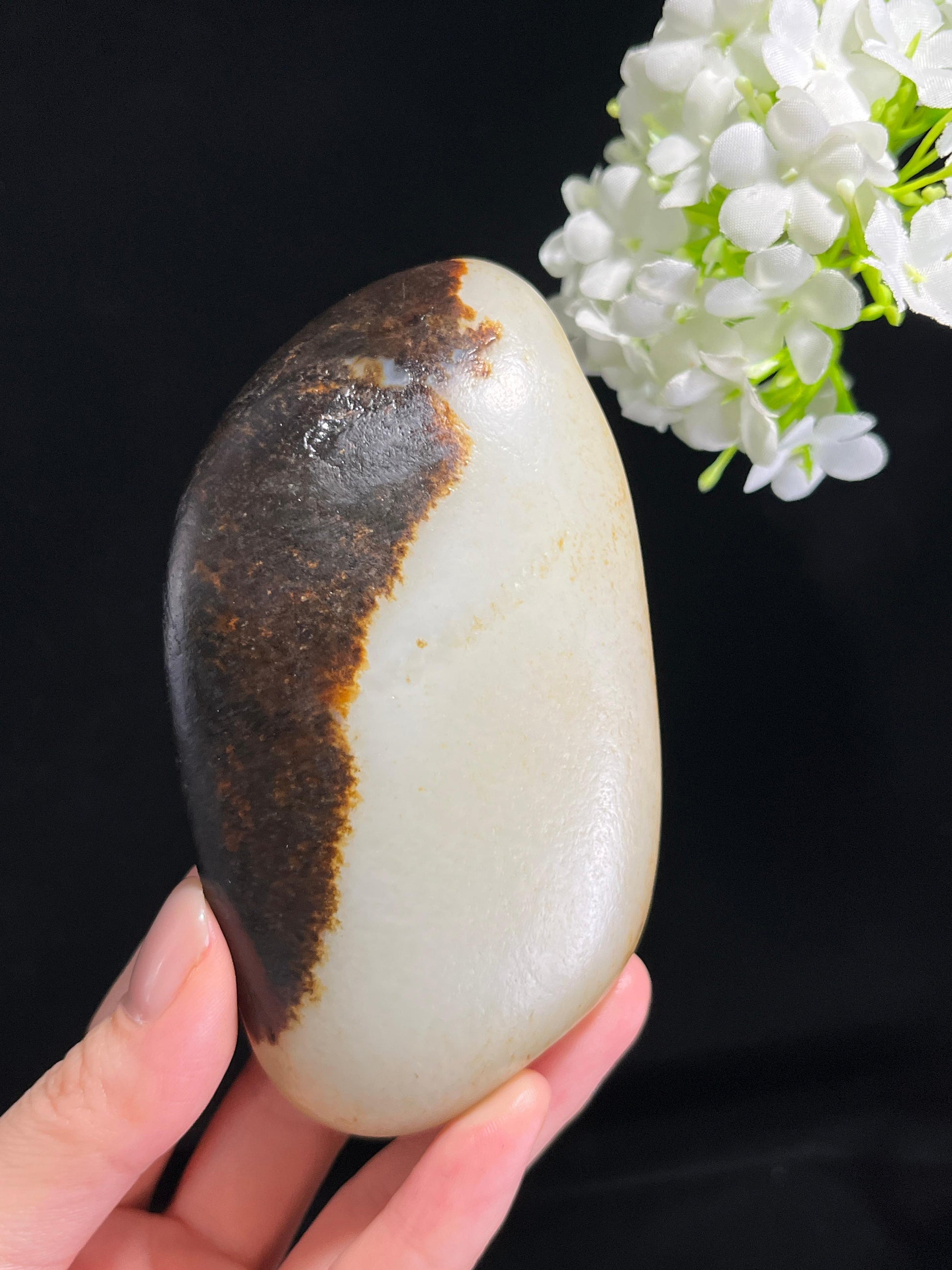 2025.11.29，和田玉白玉聚黑皮“墨云缠玉”籽料原石（yc278724）